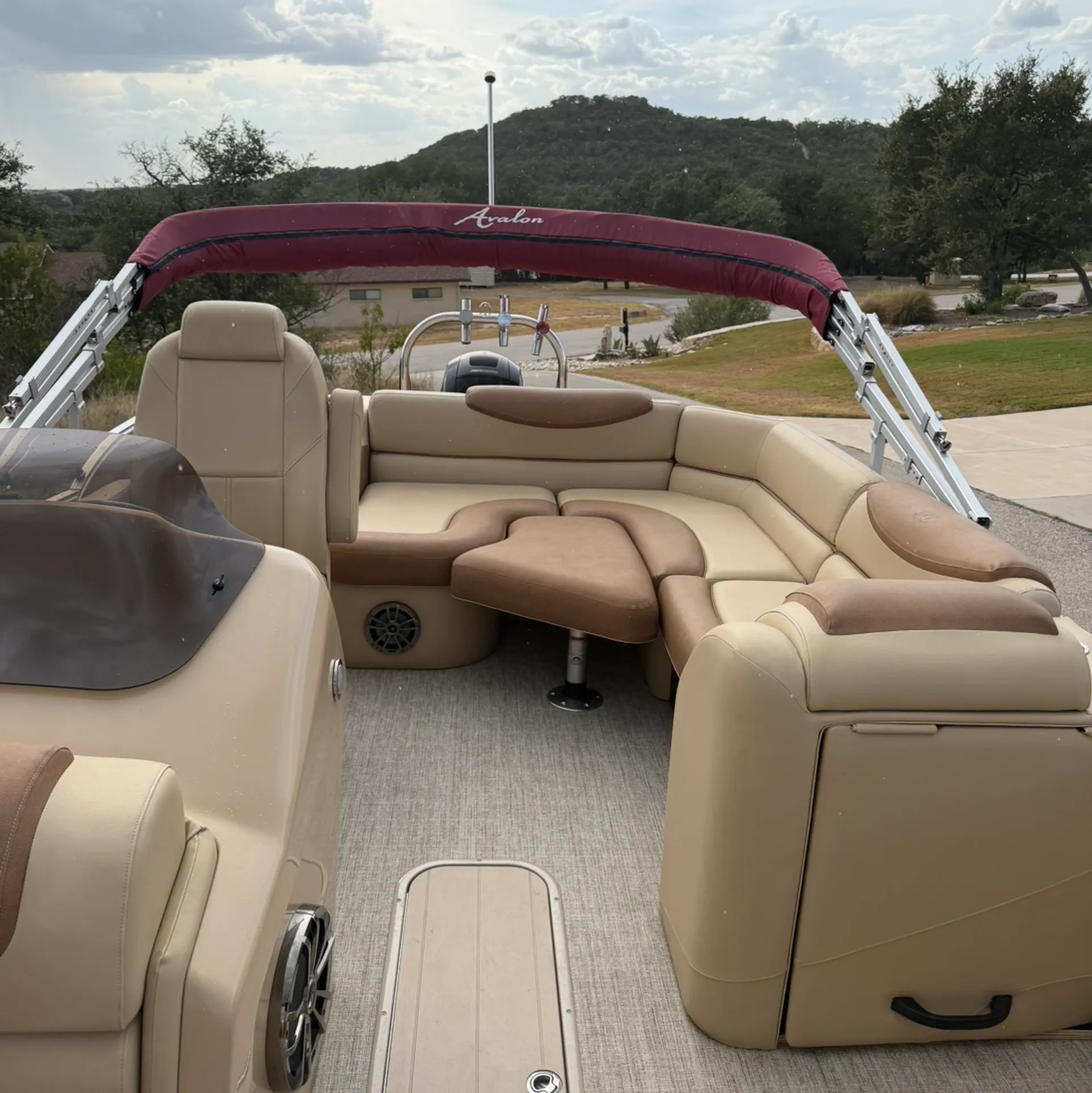 The Invitation | A Beautiful, Shaded Lake Travis Escape 