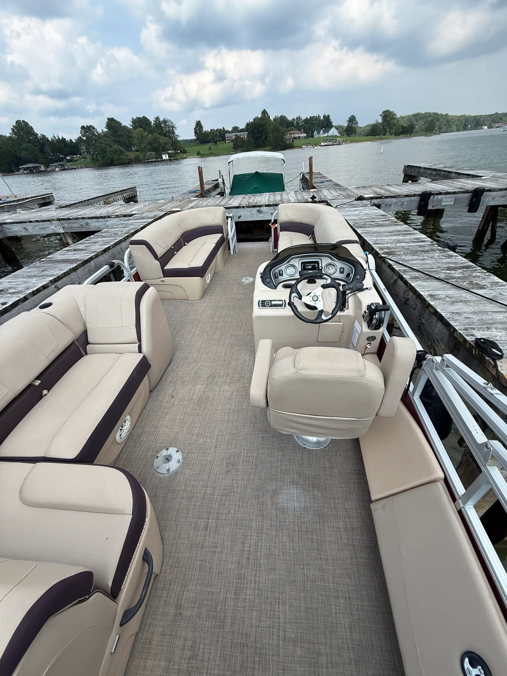 SUN TRACKER FISHIN' BARGE 22 DLX in Mineral, VA — photo 3