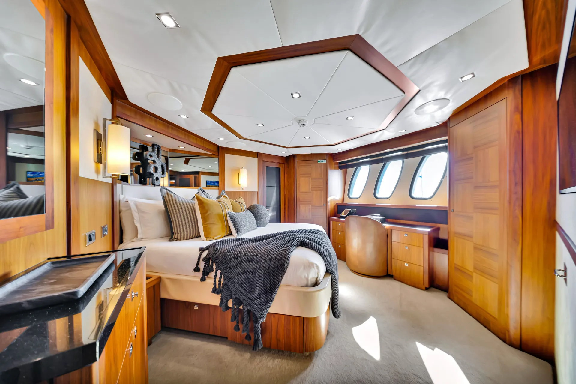 Sunseeker 130 in Miami, FL — photo 9