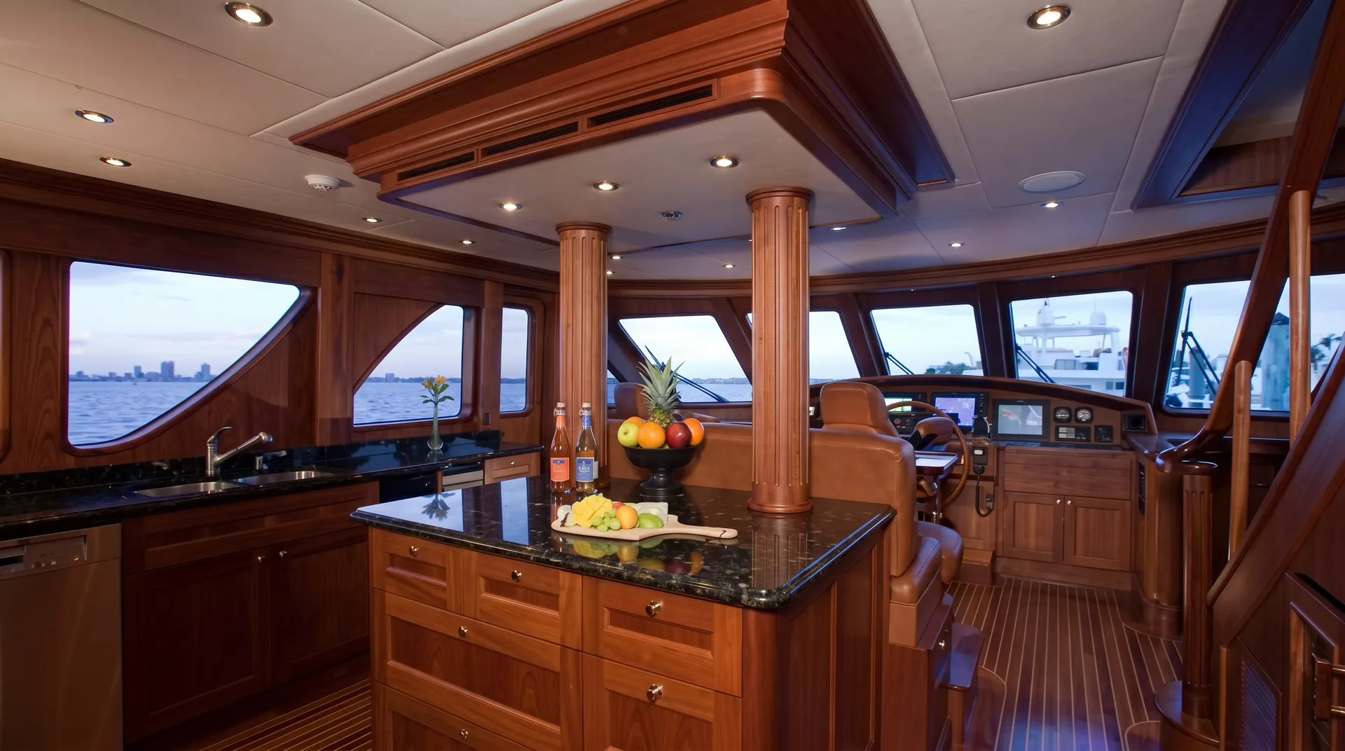 Rayburn Custom Yachts Rayburn Custom 88 in Boca Raton, FL — photo 5