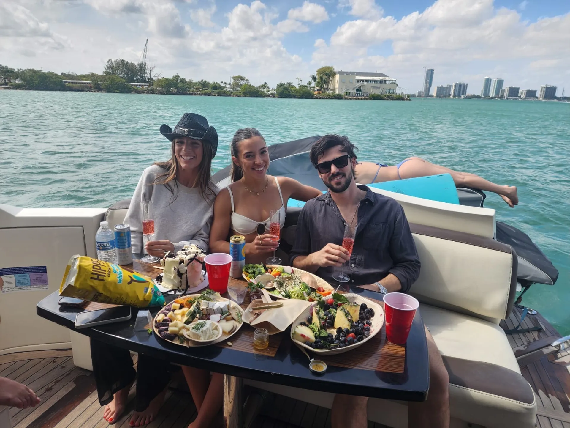 MARQUIS YACHTS 420 SPORT COUPE in Miami, FL — photo 4