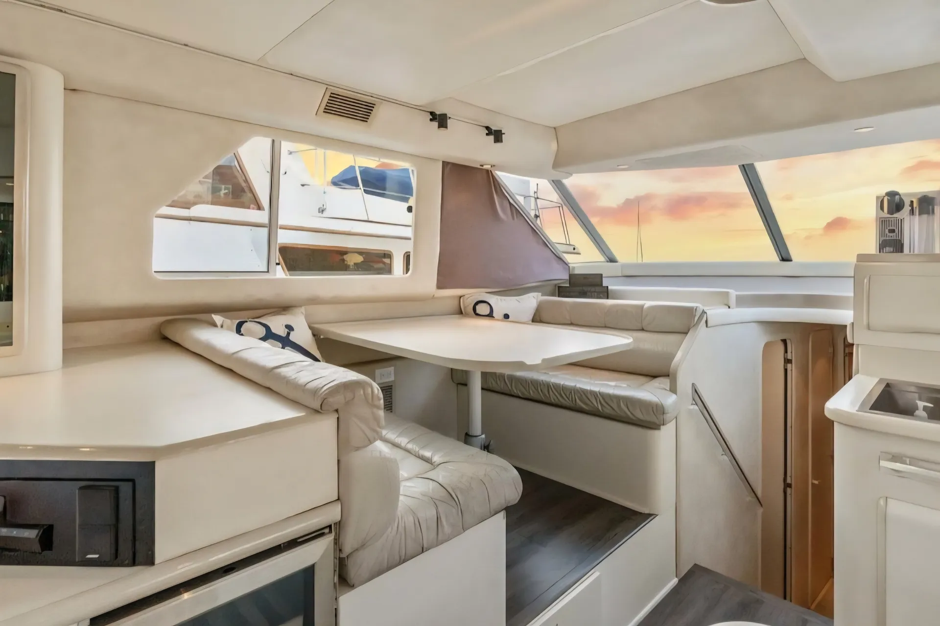 Luxury 55' Sea Ray Yacht | Seattle Skyline & Lake Washington Cruises