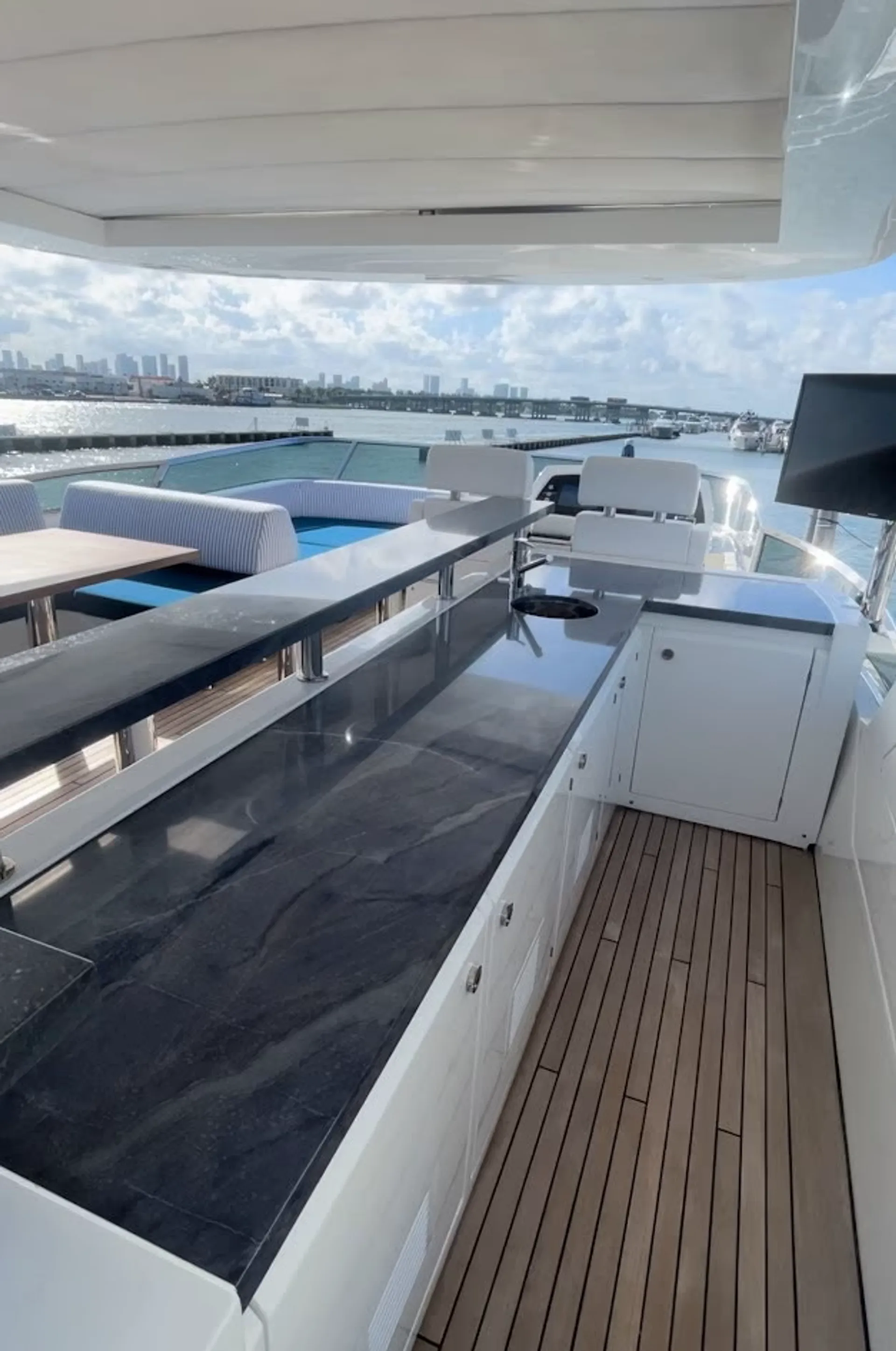 Azimut 88 in Miami, FL — photo 4