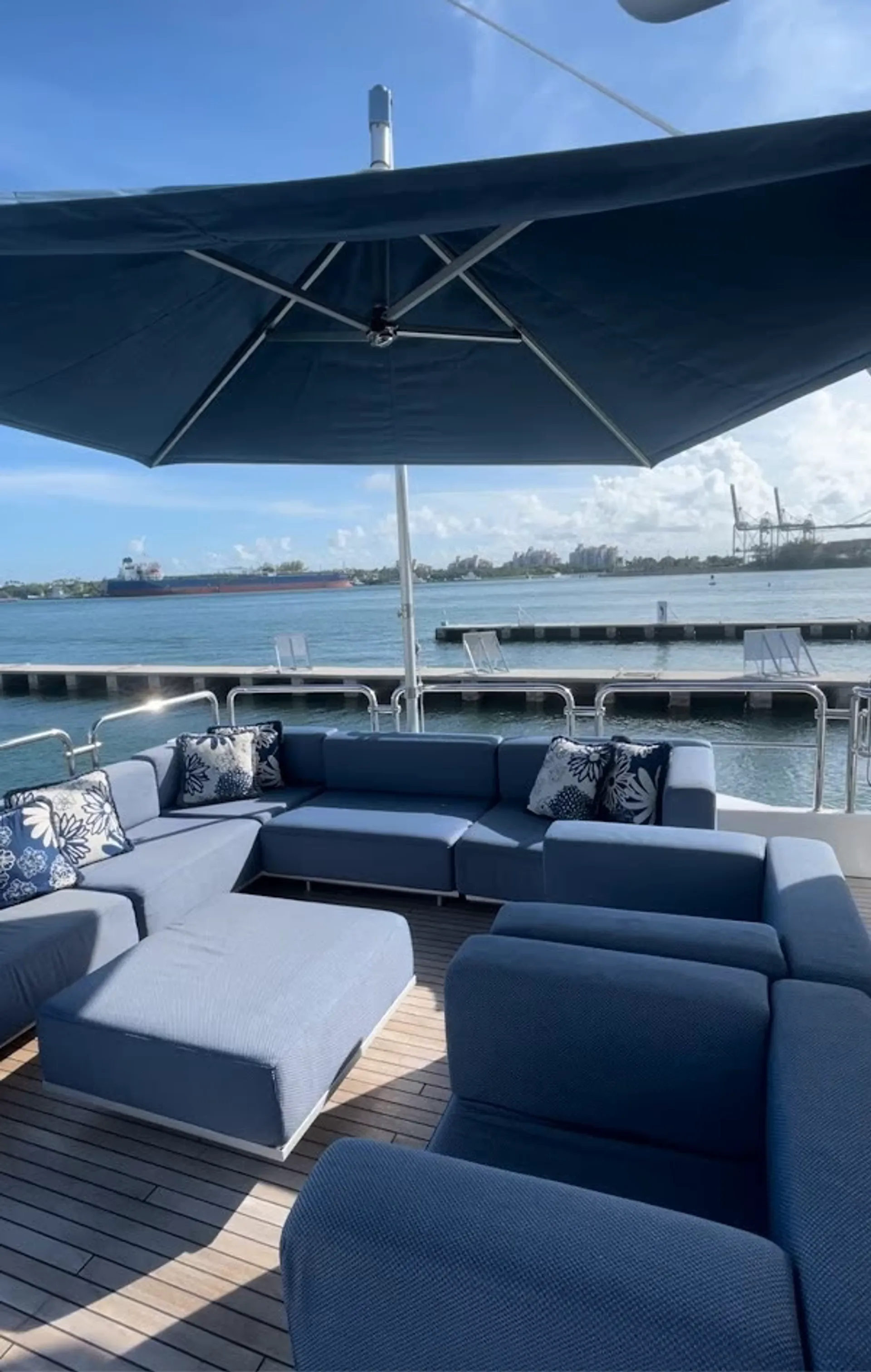 Azimut 88 in Miami, FL — photo 3