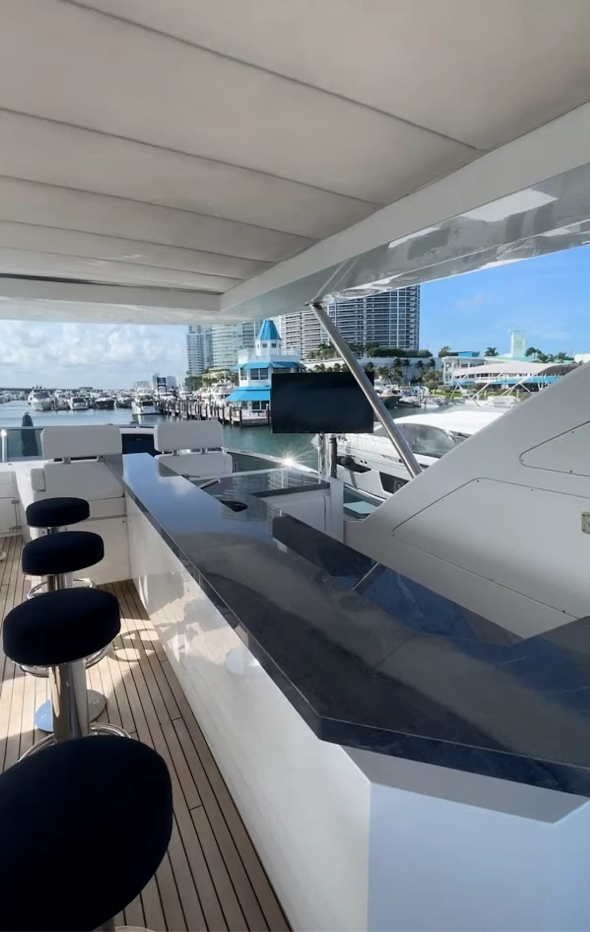 Azimut 88 in Miami, FL — photo 9