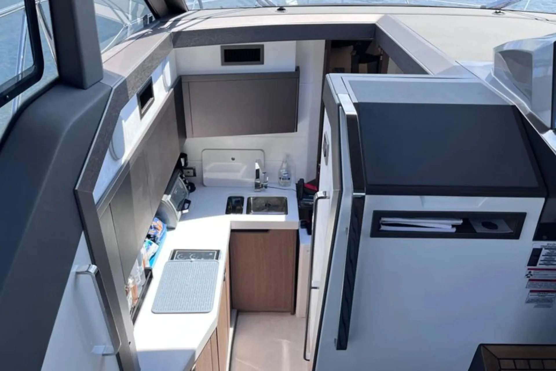 Galeon 425 HTS in Port Washington, NY — photo 5