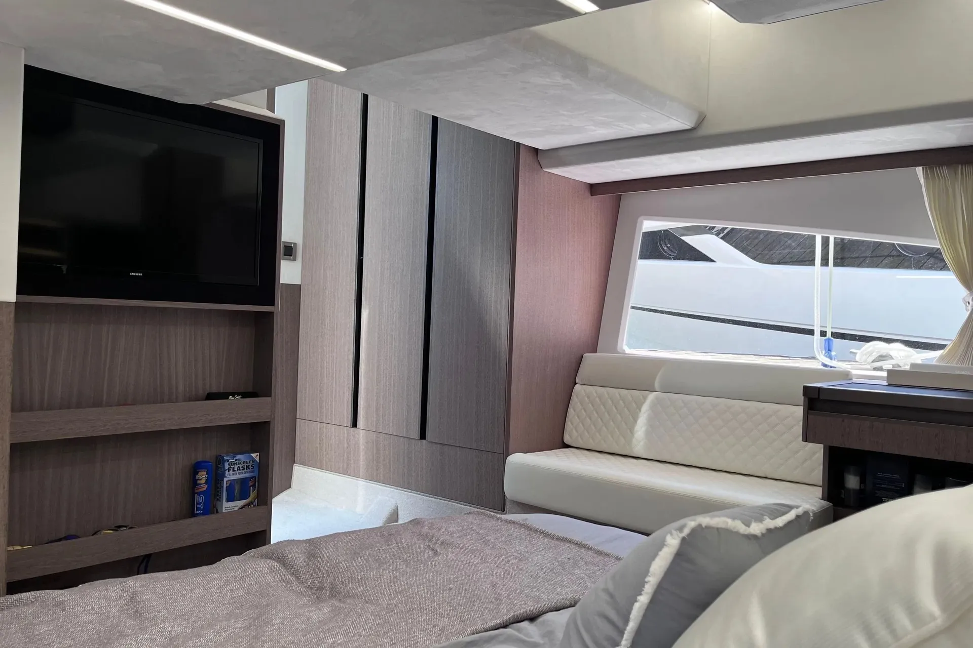 Galeon 425 HTS in Port Washington, NY — photo 10