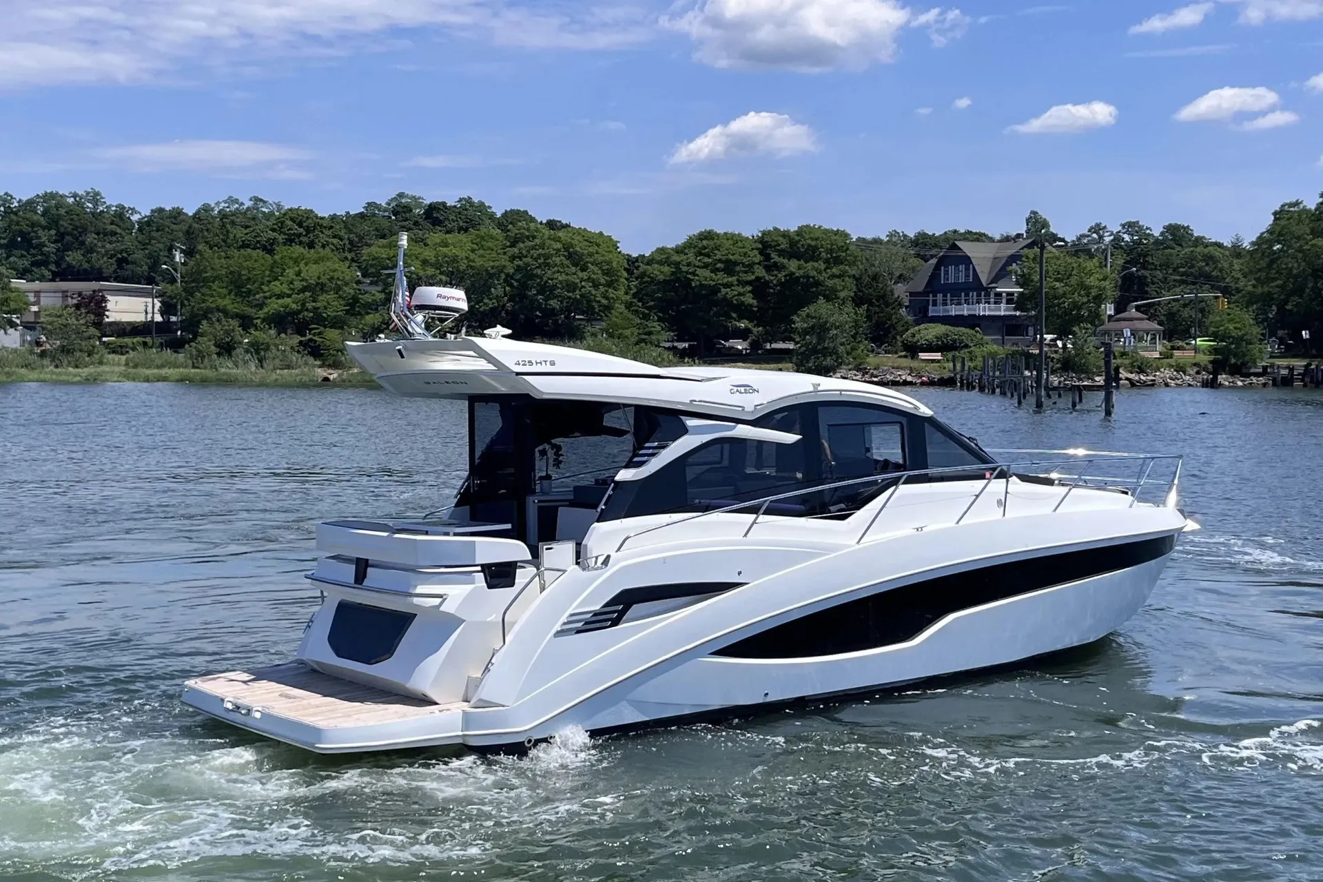 Galeon 425 HTS in Port Washington, NY — photo 2