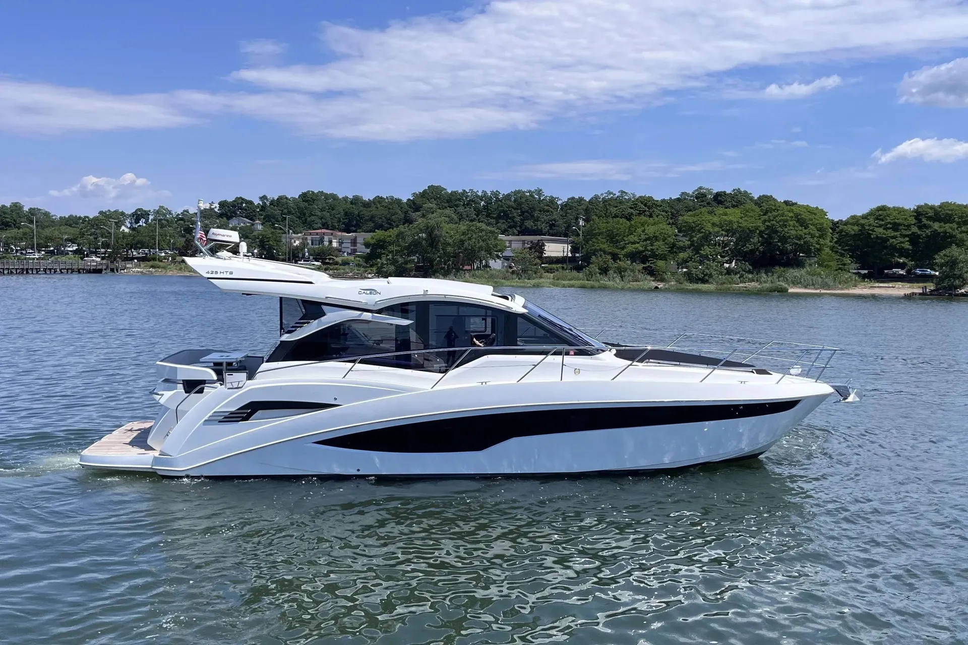 Galeon 425 HTS in Port Washington, NY