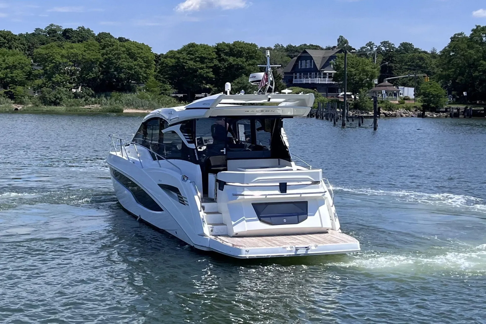 Galeon 425 HTS in Port Washington, NY — photo 3
