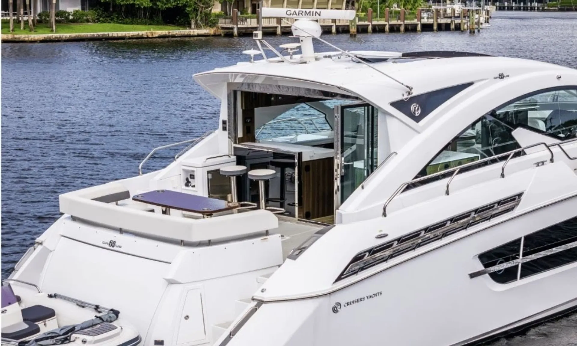 Cruisers Yachts Cantius in Glen Cove, NY — photo 3