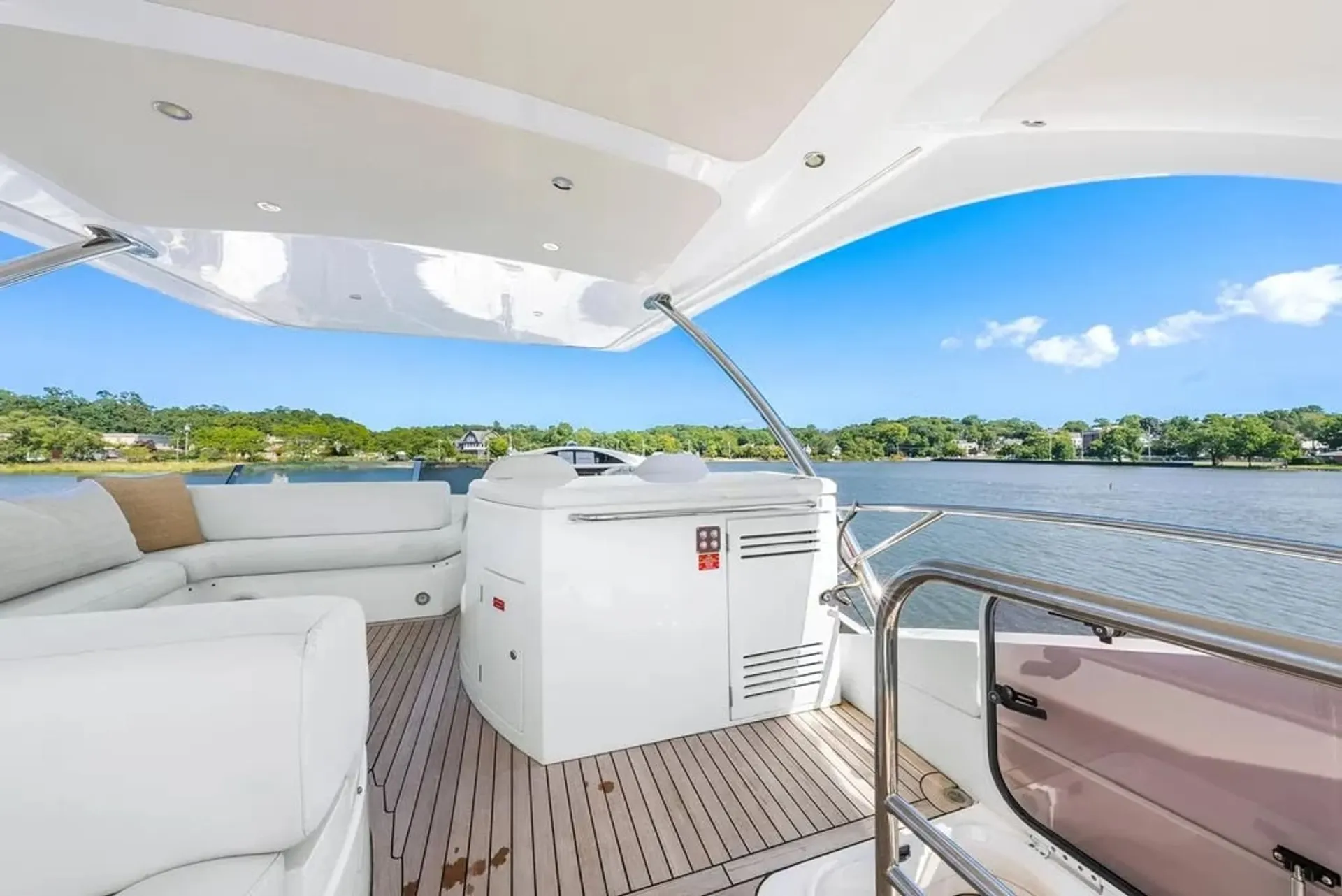 Sunseeker Manhattan 68 in Port Washington, NY — photo 8