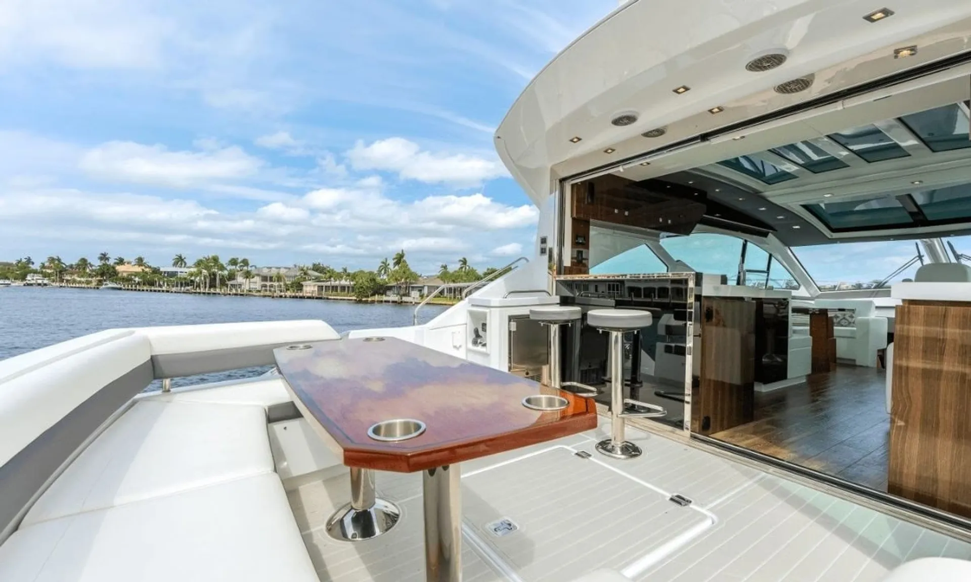 Cruisers Yachts Cantius in Glen Cove, NY — photo 10