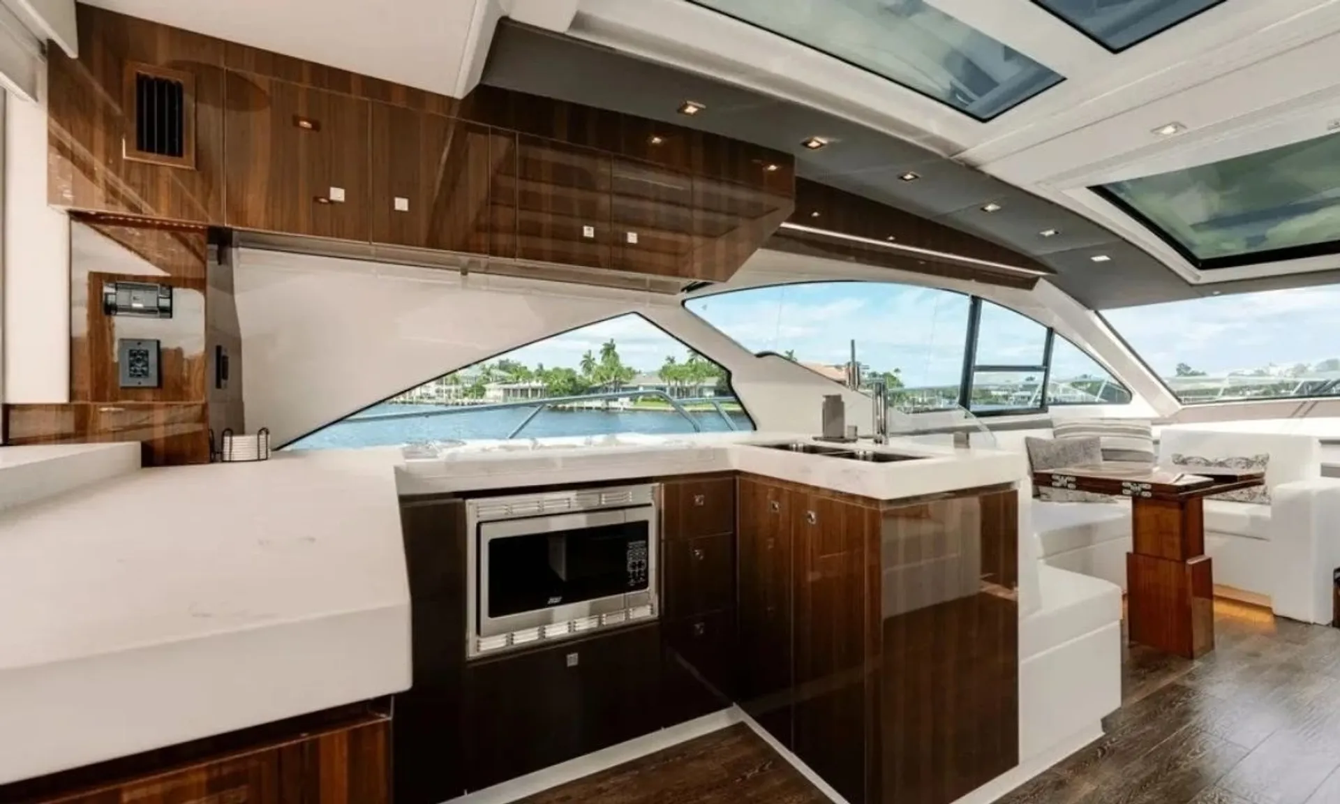 Cruisers Yachts Cantius in Glen Cove, NY — photo 8