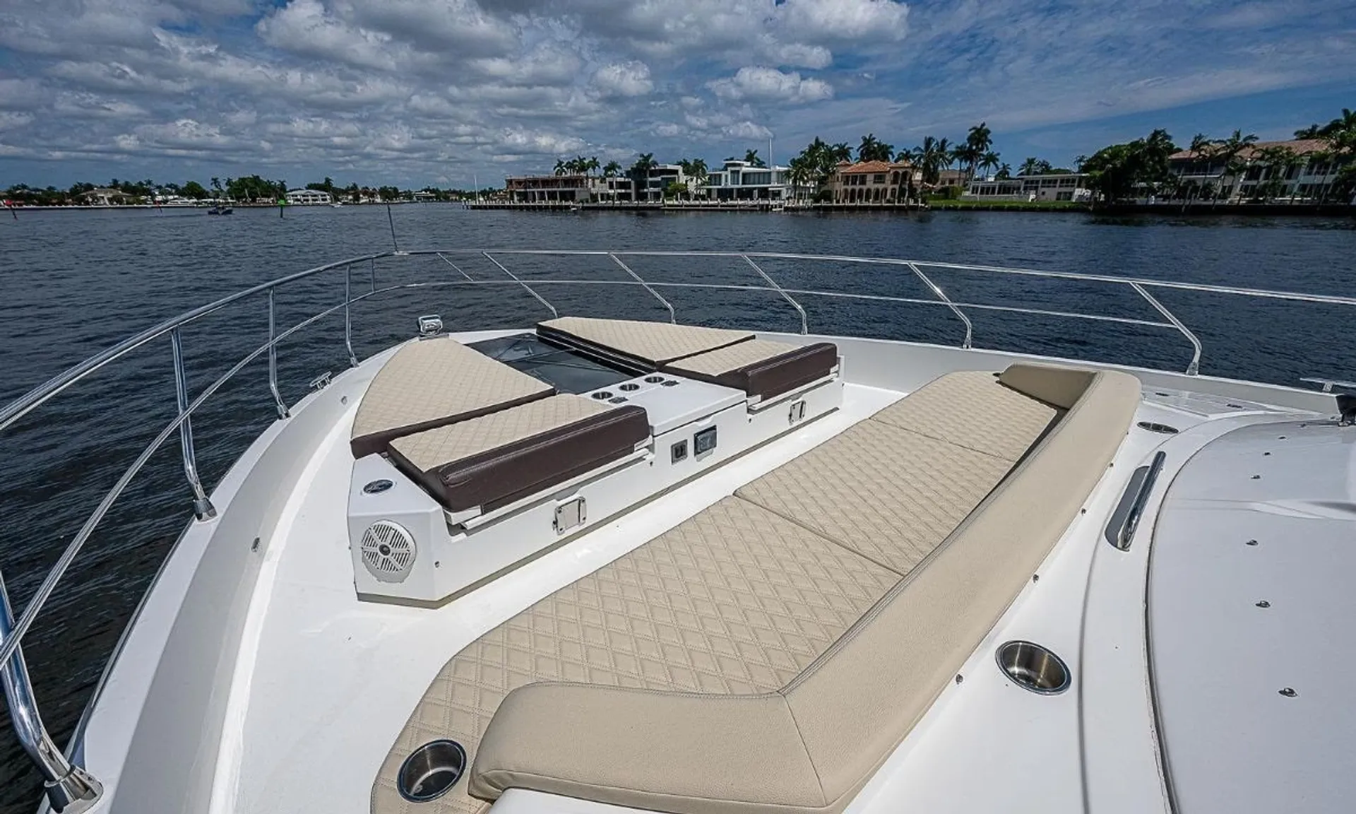 Cruisers Yachts Cantius in Glen Cove, NY — photo 4