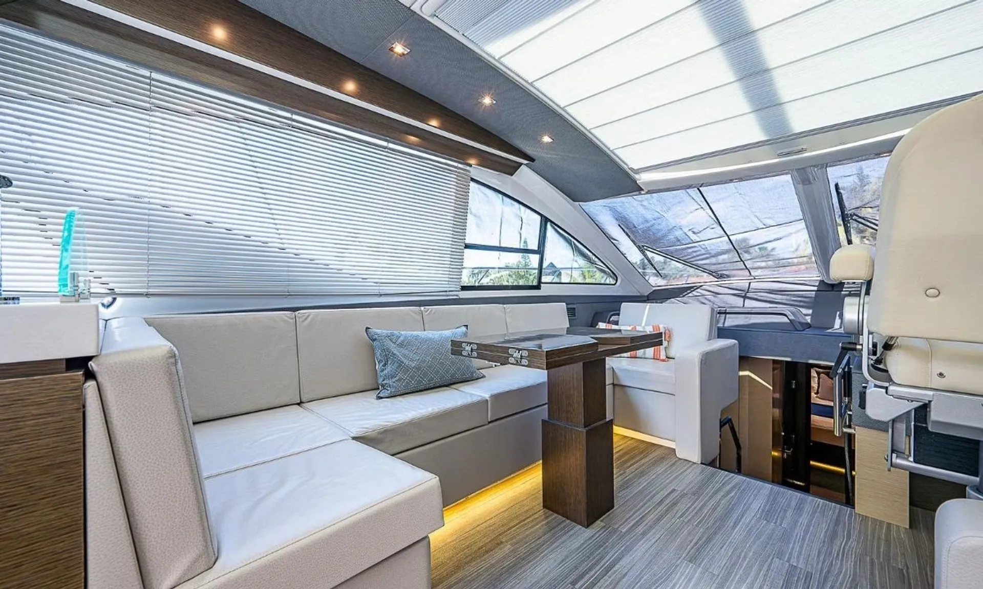 Cruisers Yachts Cantius in Glen Cove, NY — photo 6
