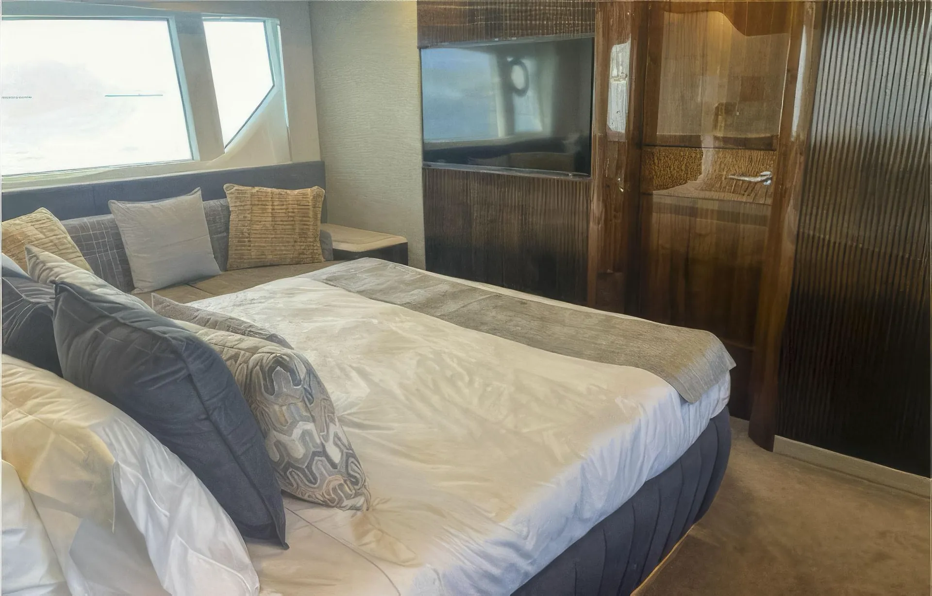 Luxe 68ft Fairline w/ A Paddleboard, Kayak &amp; More in Northeast, USA!