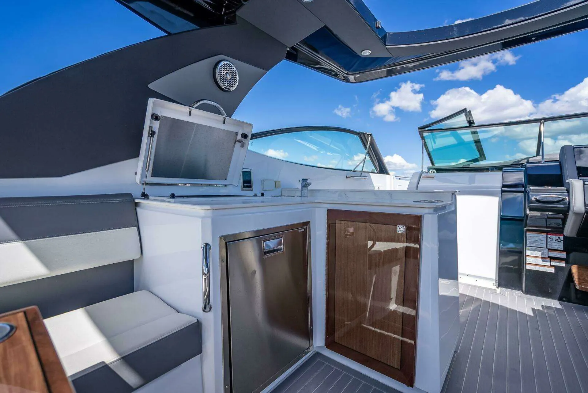 CRUISERS YACHTS 38 GLS in New York, NY — photo 8
