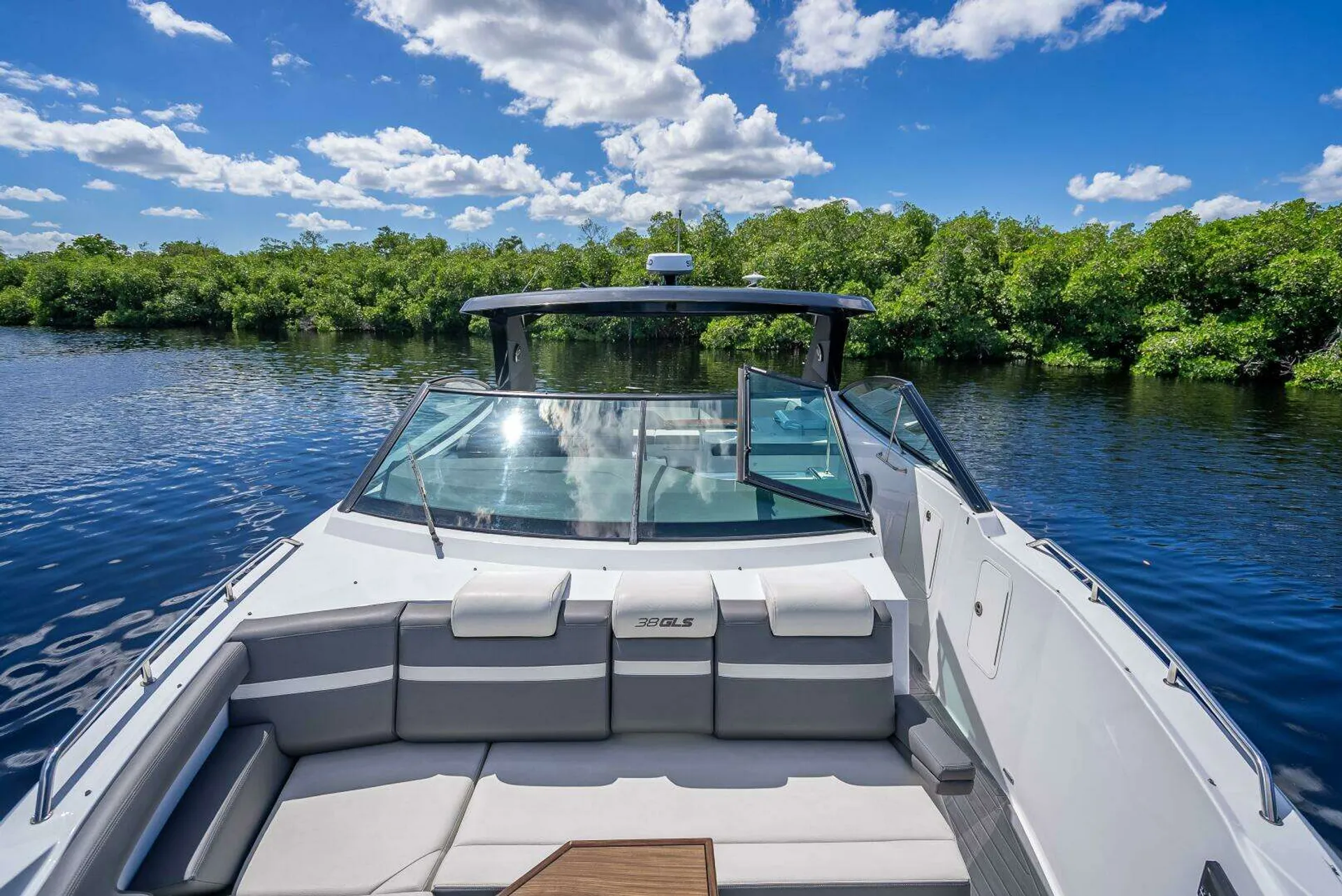 CRUISERS YACHTS 38 GLS in New York, NY — photo 6