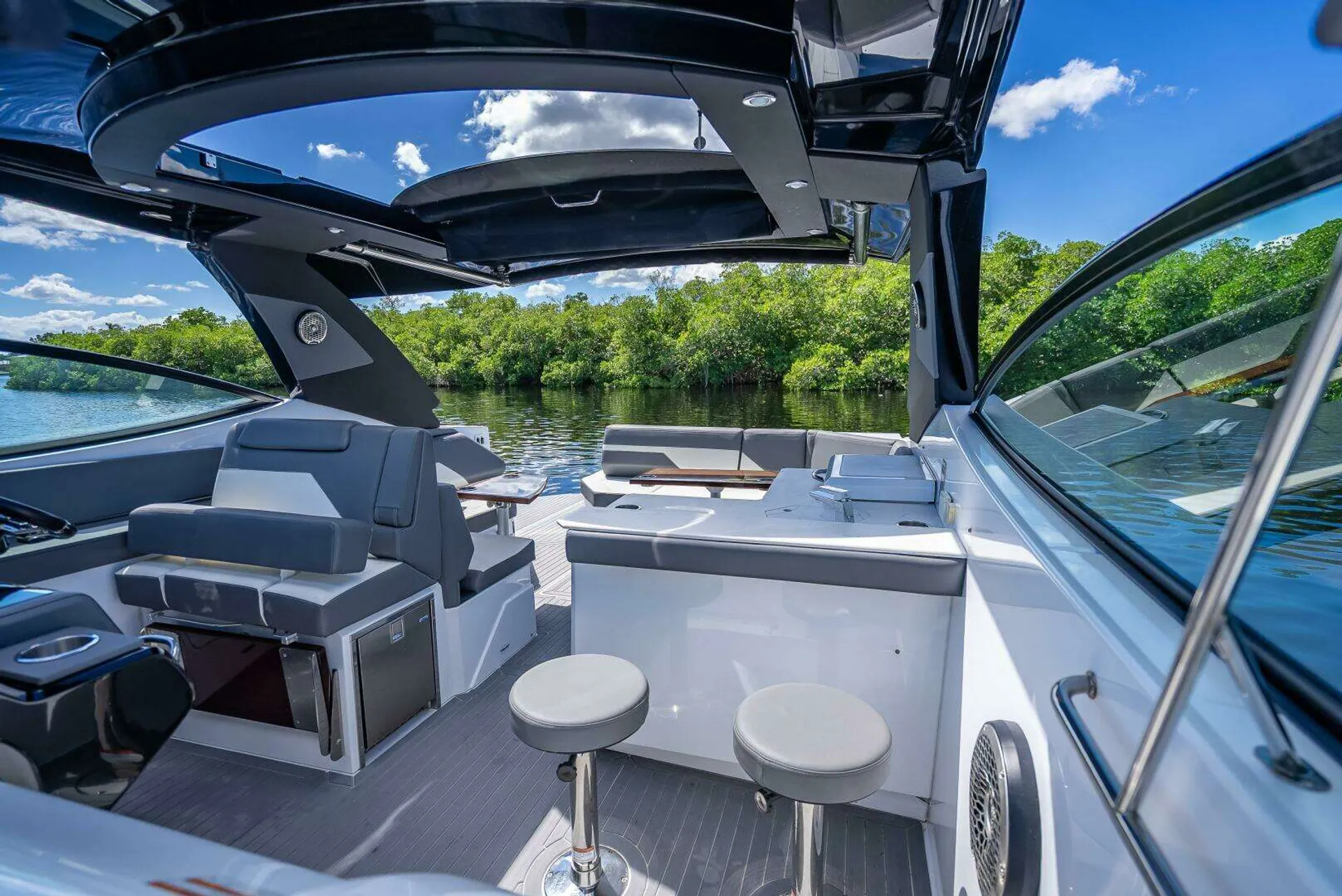 38 GLS Luxury Yacht | Mercury V8 300s | Premium Cruising