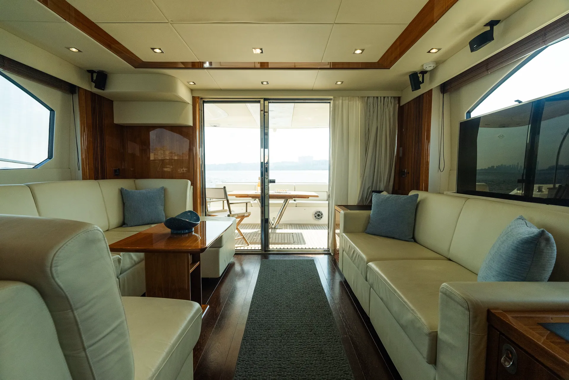 Sunseeker 65 Sport Yacht in New York, NY — photo 5