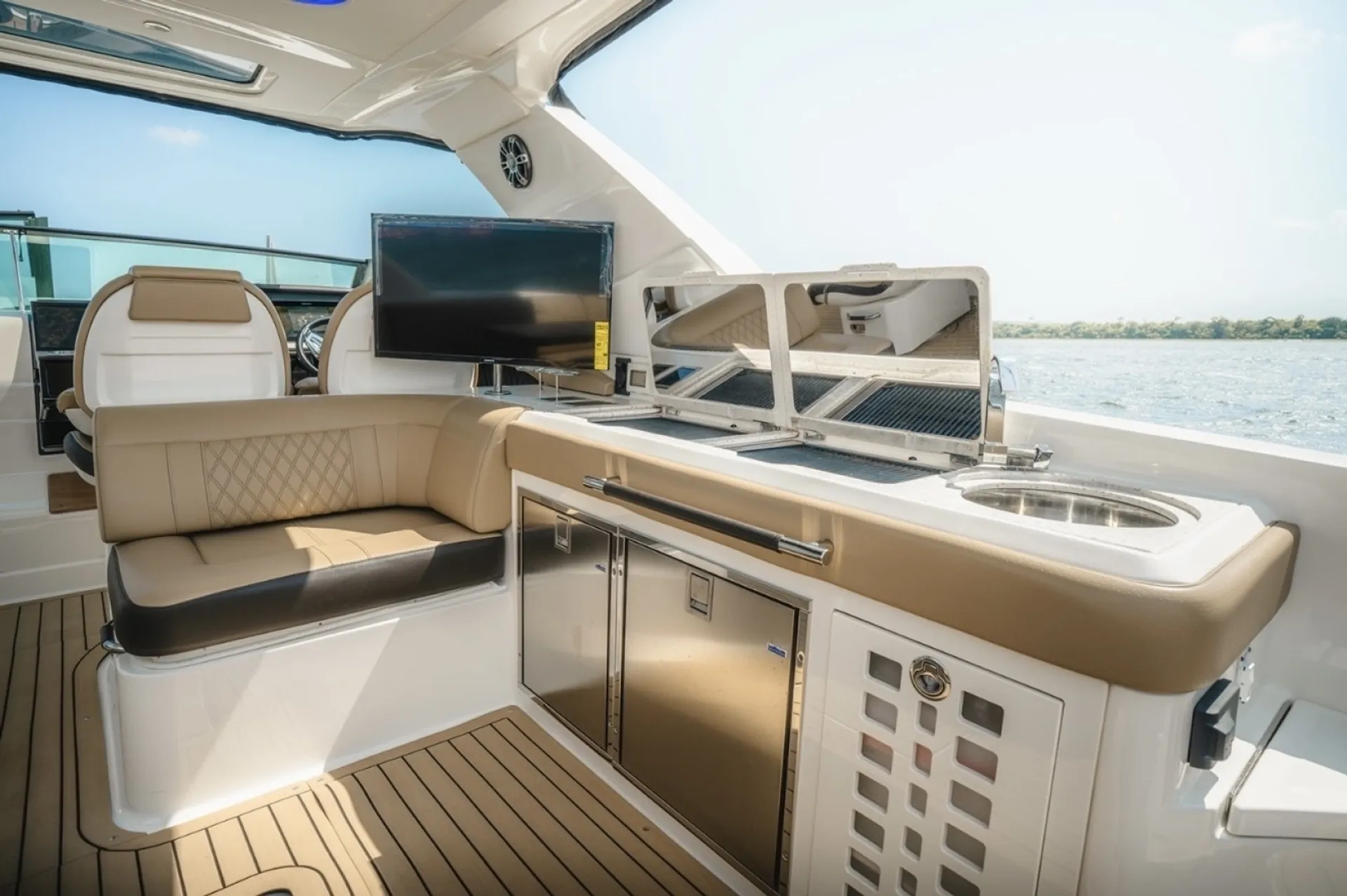 SEA RAY BOATS 400 SLX in Miami Beach, FL — photo 9