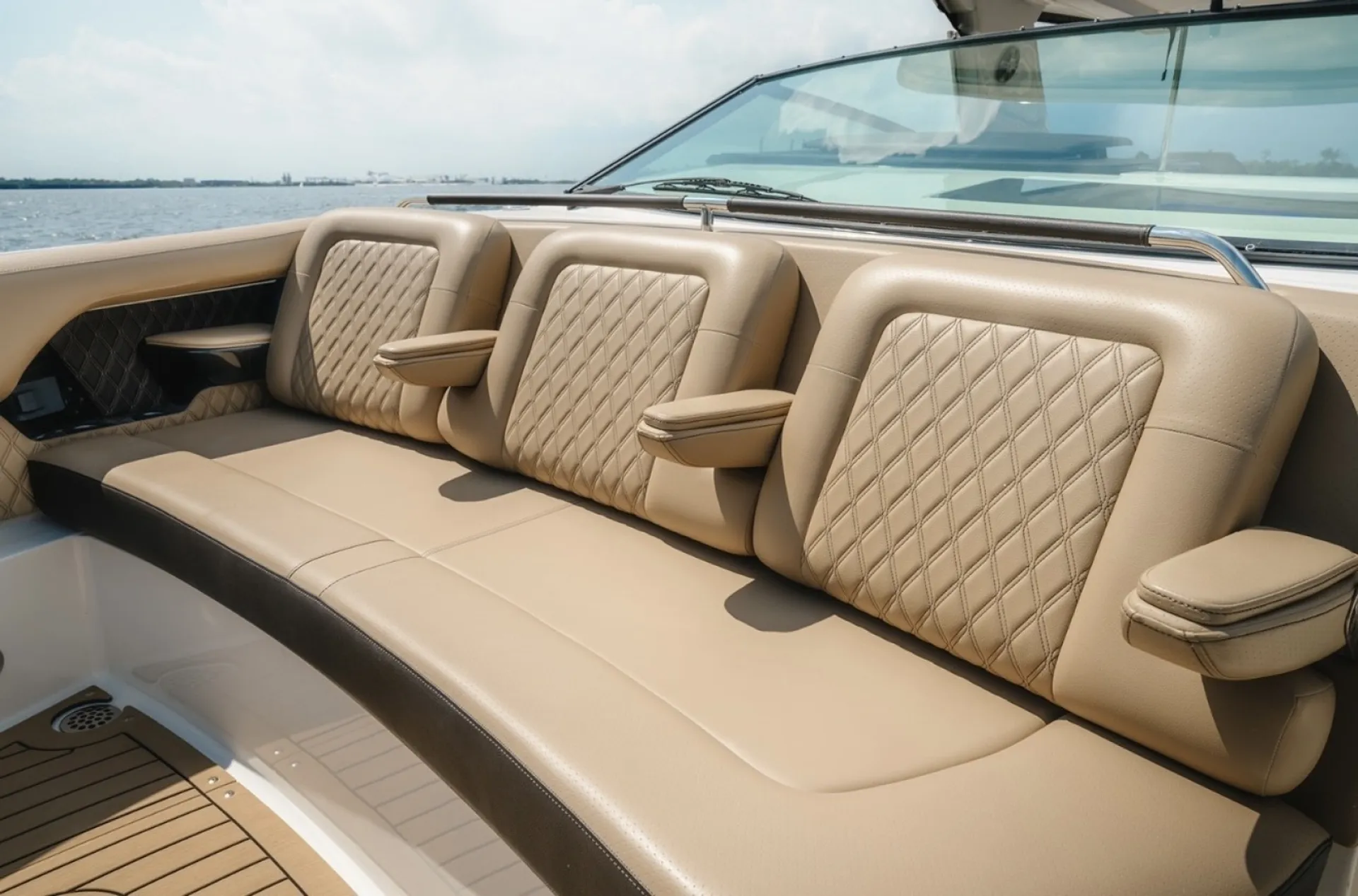 2021 Sea Ray SLX 400 — Luxury, Performance & Fun on the Water