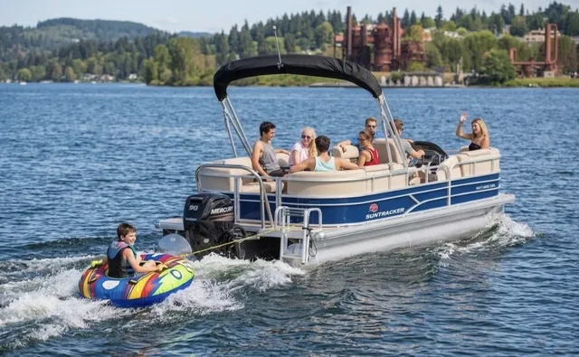 Rent a SUN TRACKER pontoon in Granbury, TX near me