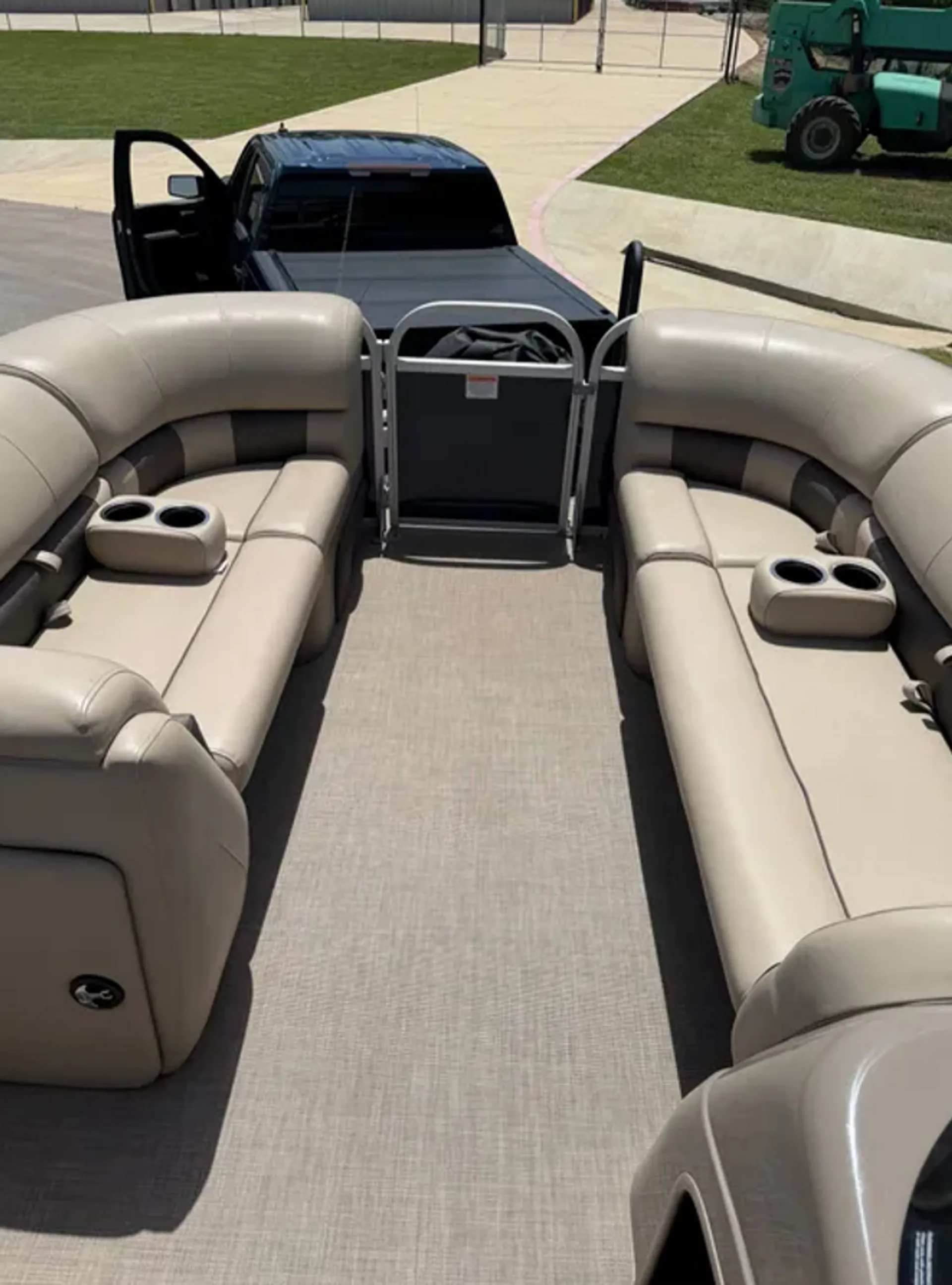 New Party Barge Pontoon 20DLX W/90ELPT