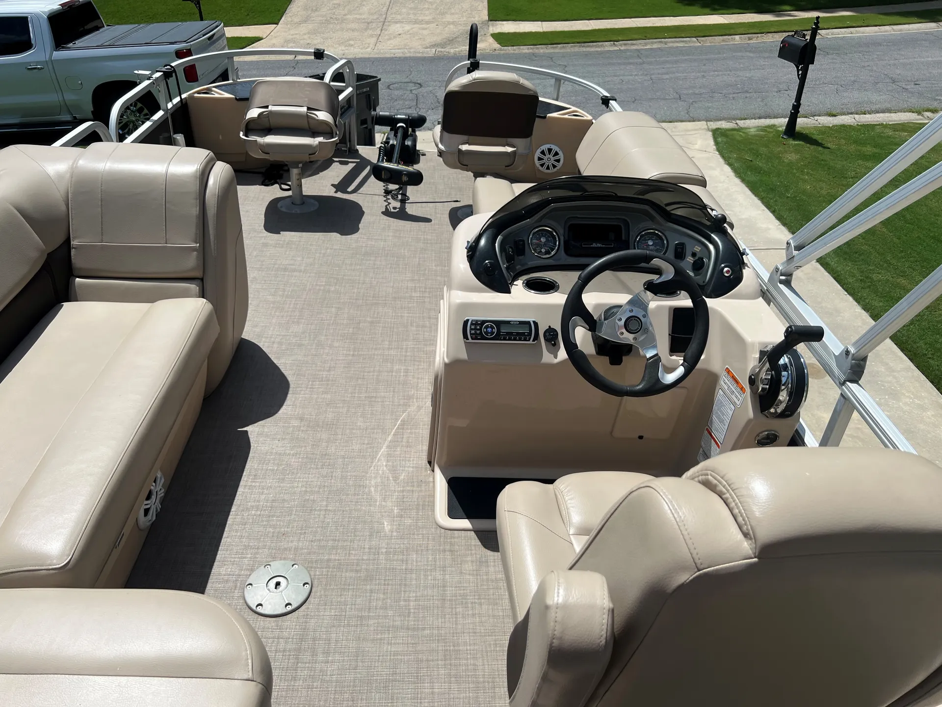 SUN TRACKER FISHIN' BARGE 22 XP3 in Woodstock, GA — photo 5