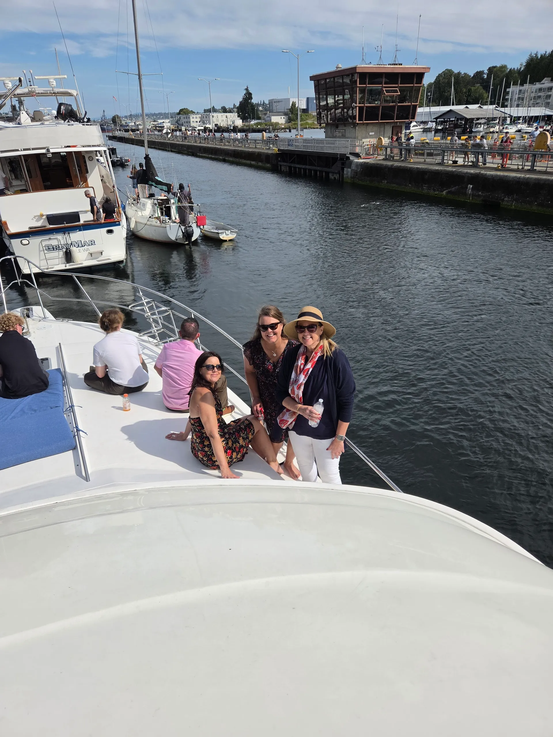 Luxury 55' Sea Ray Yacht | Seattle Skyline & Lake Washington Cruises