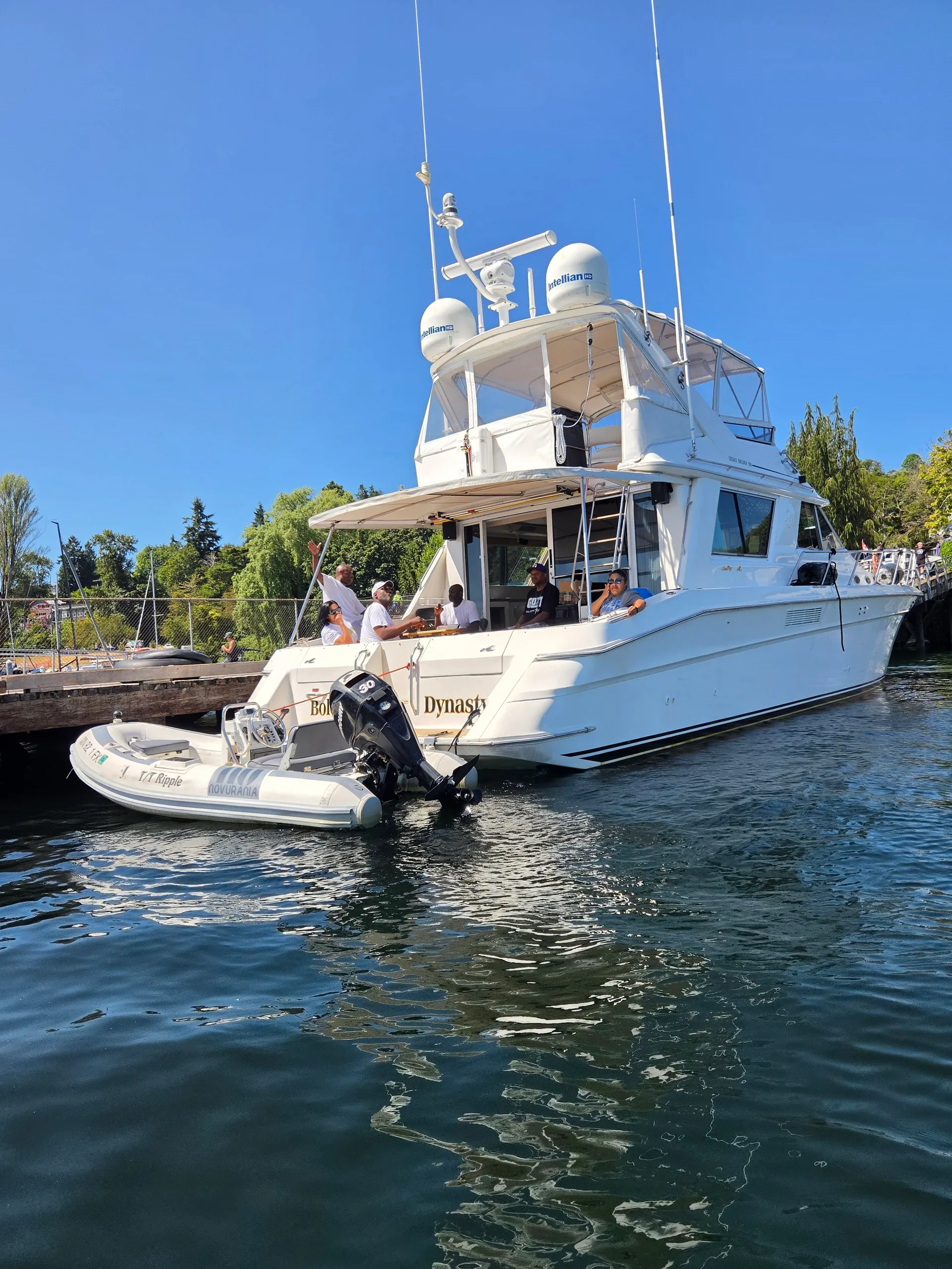 Luxury 55' Sea Ray Yacht | Seattle Skyline & Lake Washington Cruises
