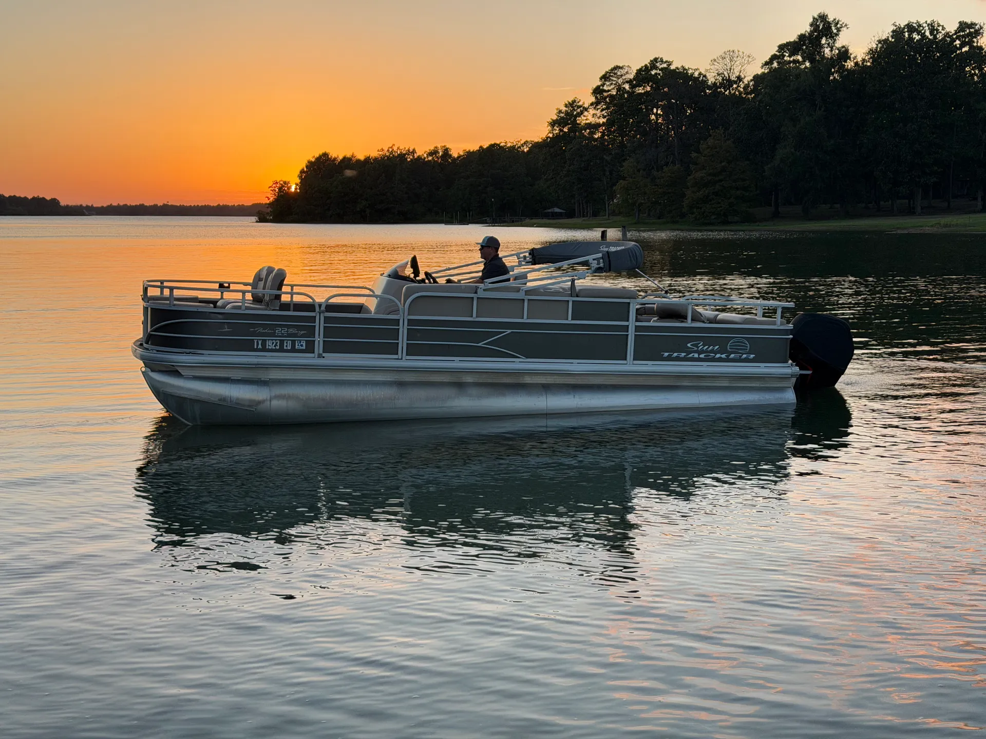 SUN TRACKER BY TRACKER MARINE FISHIN' BARGE 22 DLX W/115ELPT 4-S in Florien, LA — photo 2