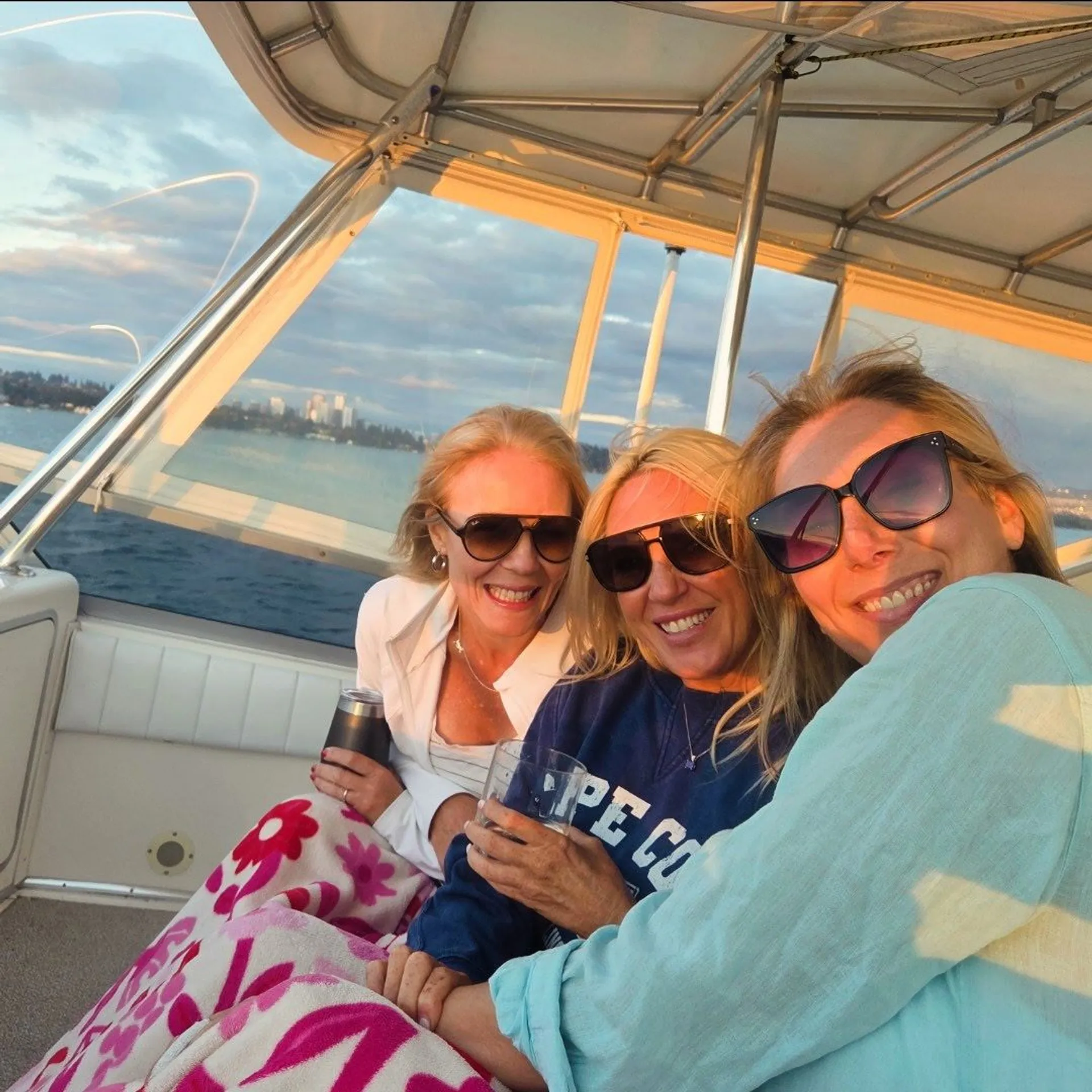 Luxury 55' Sea Ray Yacht | Seattle Skyline & Lake Washington Cruises