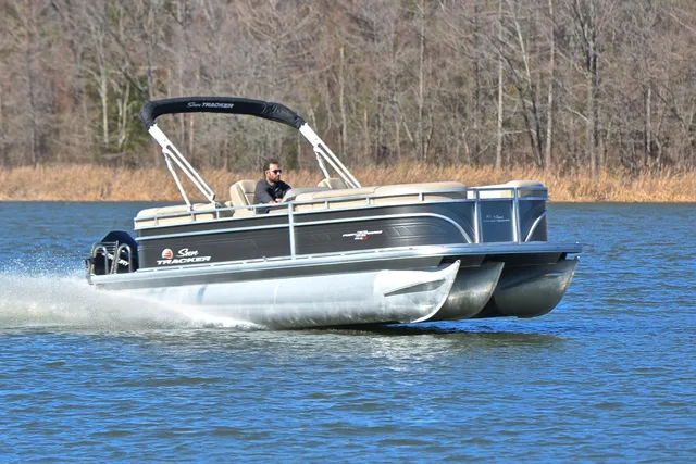 Rent a SUN TRACKER pontoon in Woodstock, GA near me