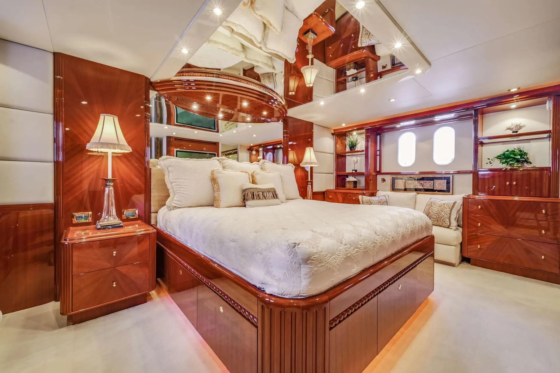 Lazzara Marine 80 Skylounge in Boca Raton, FL — photo 10