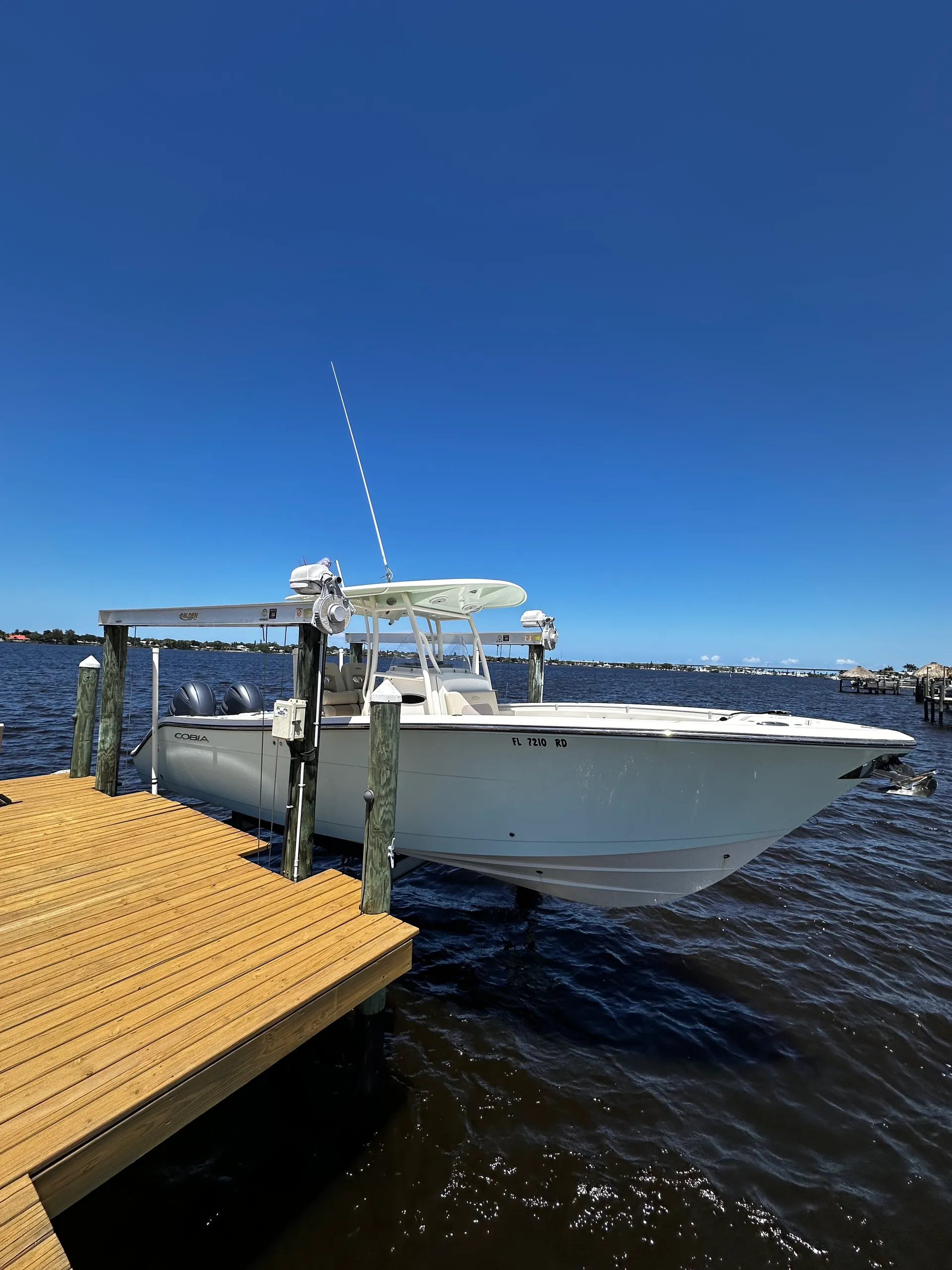 COBIA BOATS 277 CC W/2-F200XCA YAMAHA in Apollo Beach, FL — photo 2