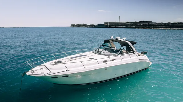 Rent a Sea Ray Boats cruiser in Chicago, IL near me