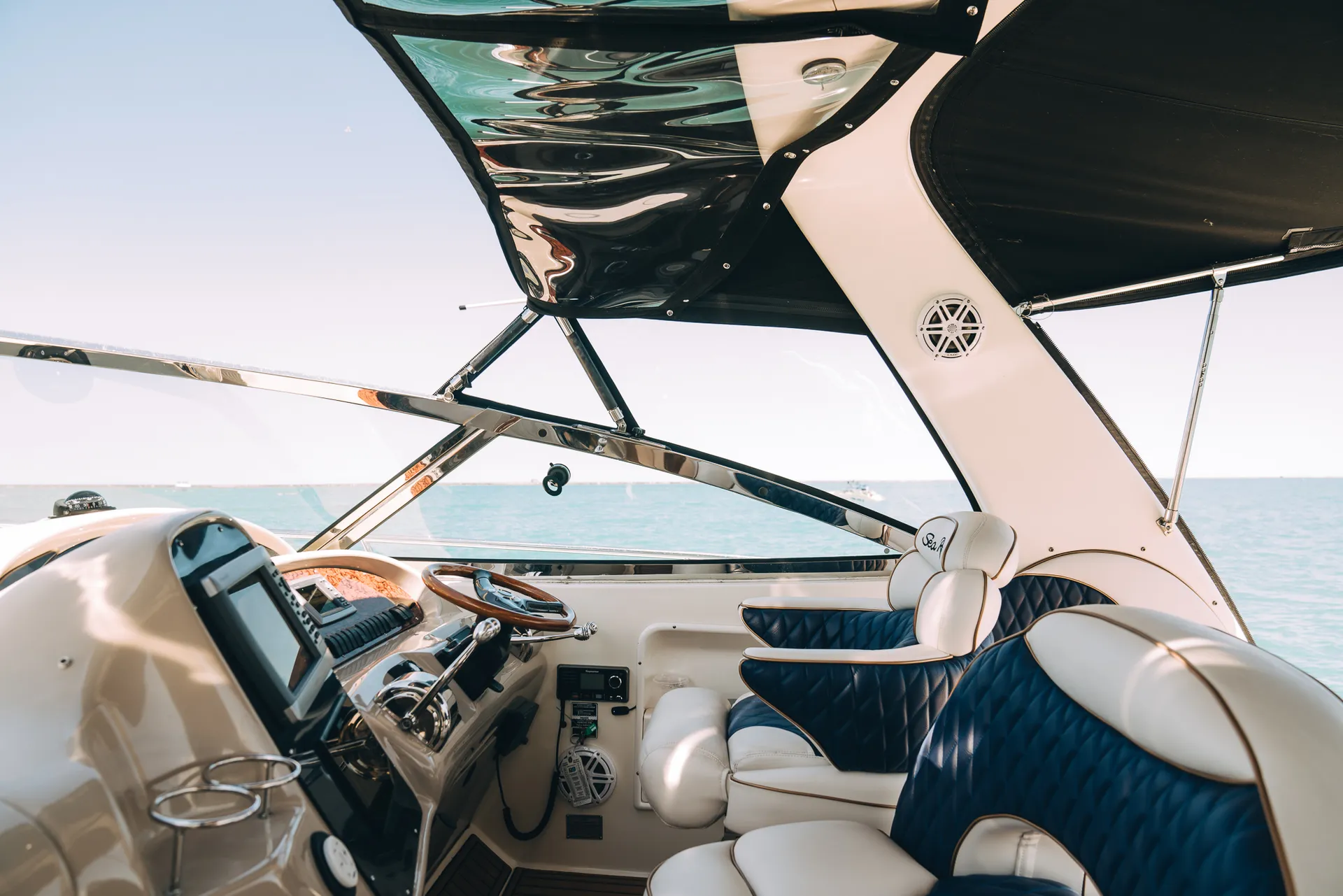 Sea Ray Boats 380 Sun Dancer in Chicago, IL — photo 5