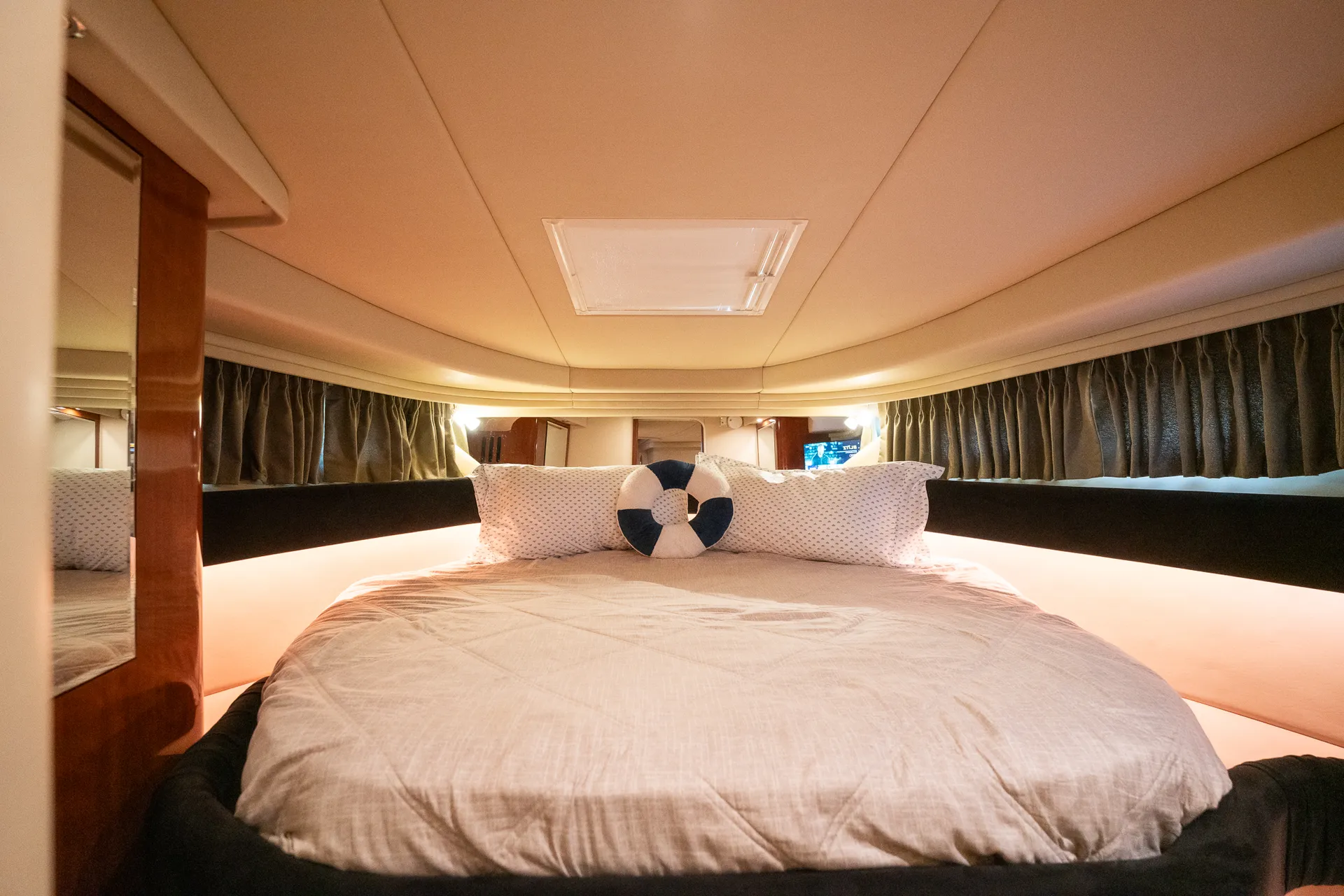 Sea Ray Boats 380 Sun Dancer in Chicago, IL — photo 6