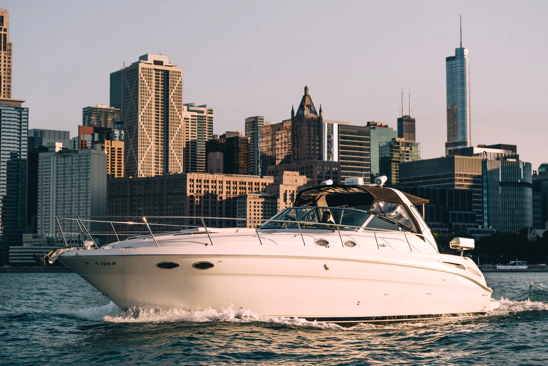 Sea Ray Boats 380 Sun Dancer in Chicago, IL — photo 2