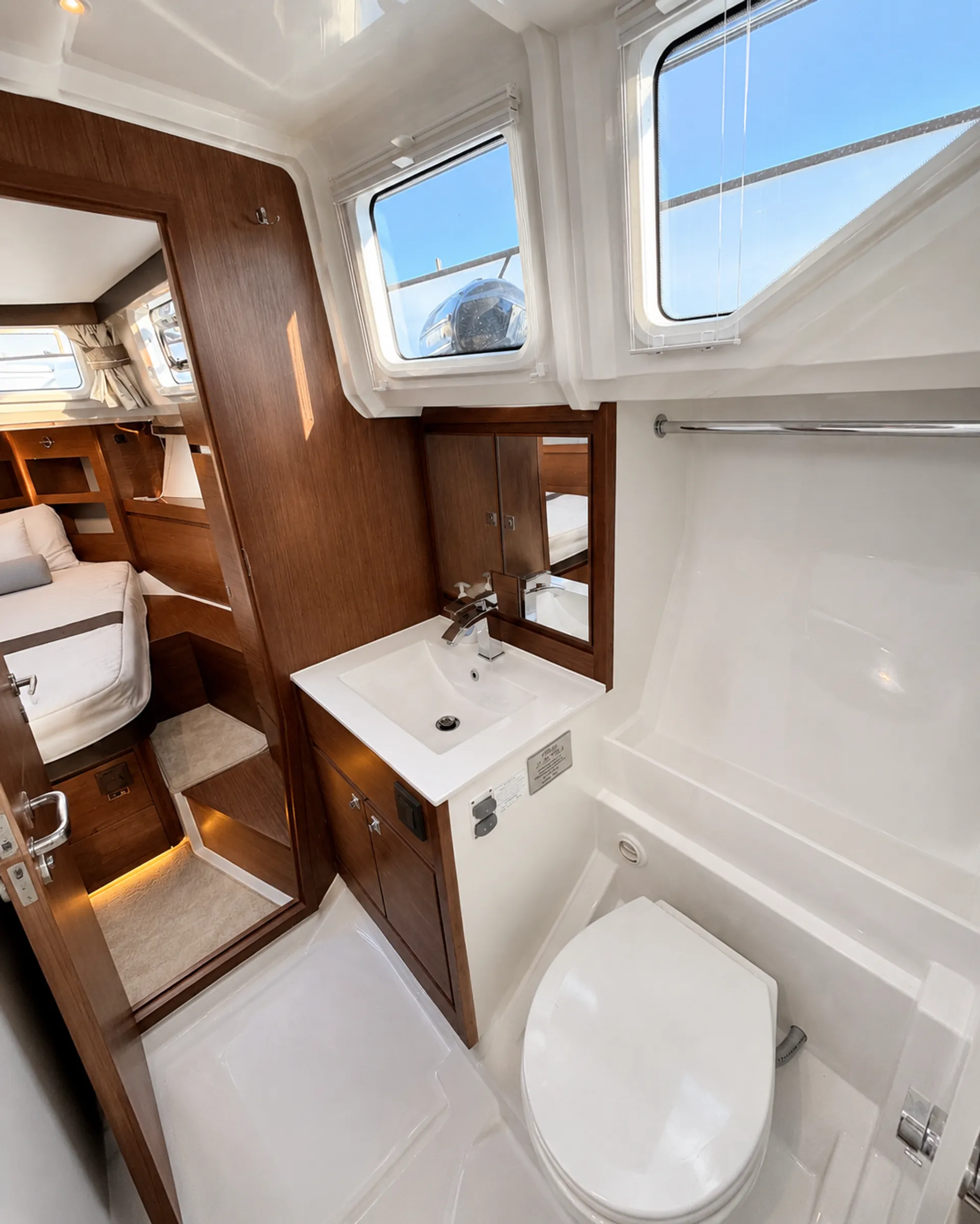 “Explore Portland &amp; the Columbia Gorge by Private Yacht” 