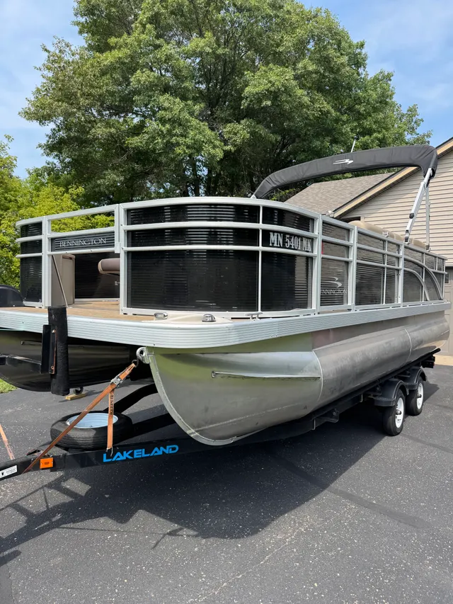Rent a BENNINGTON MARINE pontoon in Princeton, MN near me