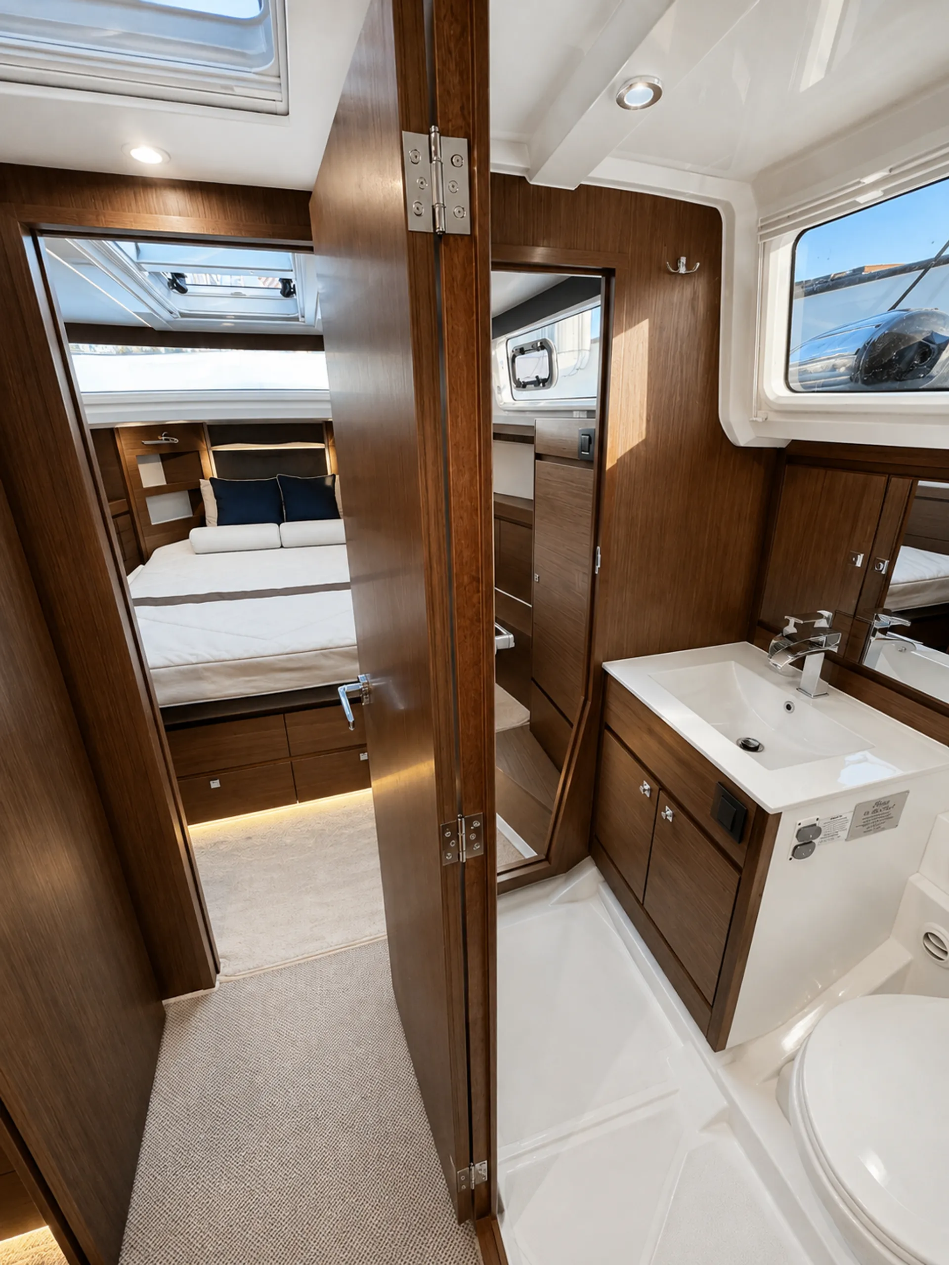 “Explore Portland &amp; the Columbia Gorge by Private Yacht” 