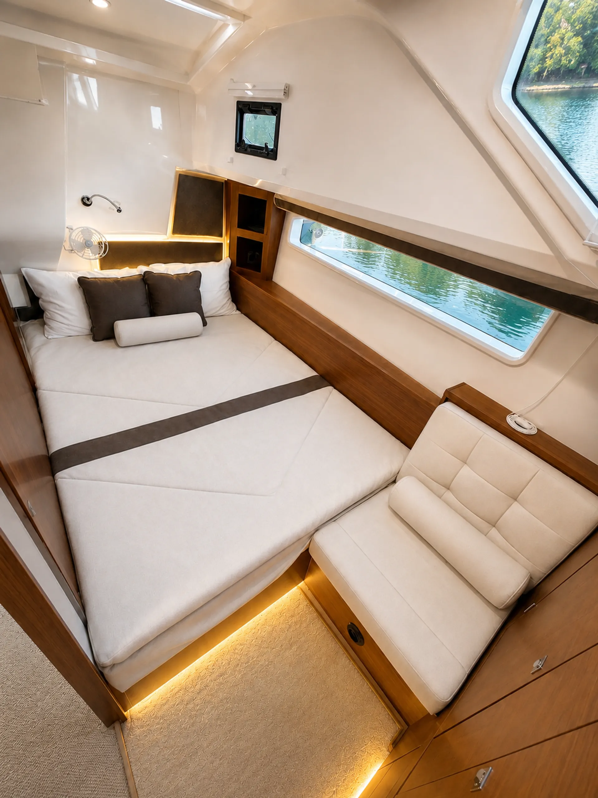 “Explore Portland &amp; the Columbia Gorge by Private Yacht” 