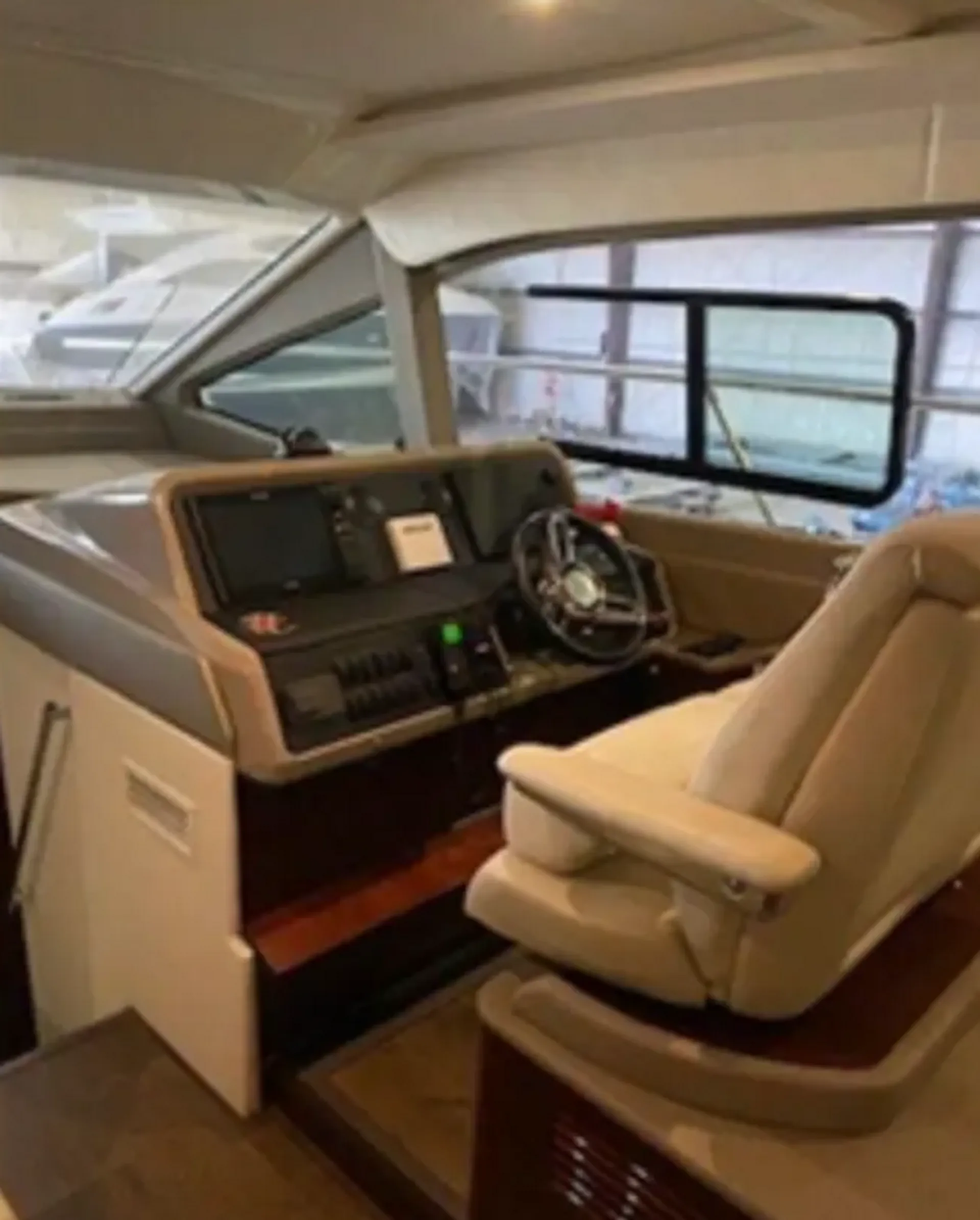SEA RAY BOATS SUNDANCER 460 ZEUS DRIVE in Chicago, IL — photo 5