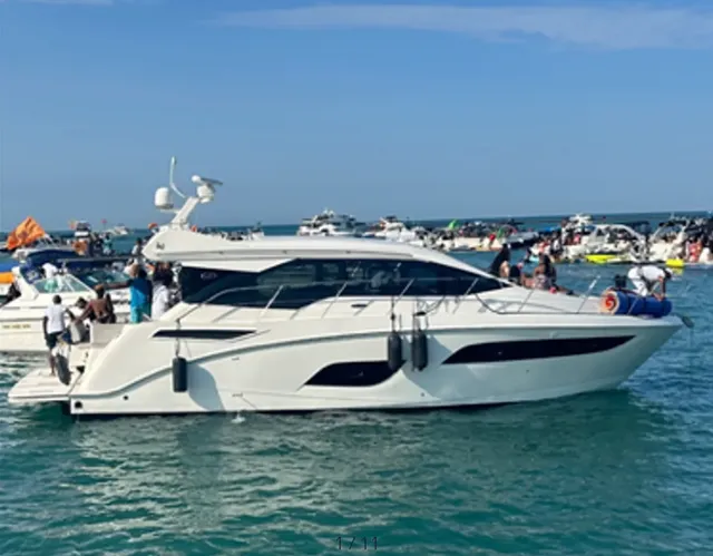 Rent a SEA RAY BOATS motor yacht in Chicago, IL near me