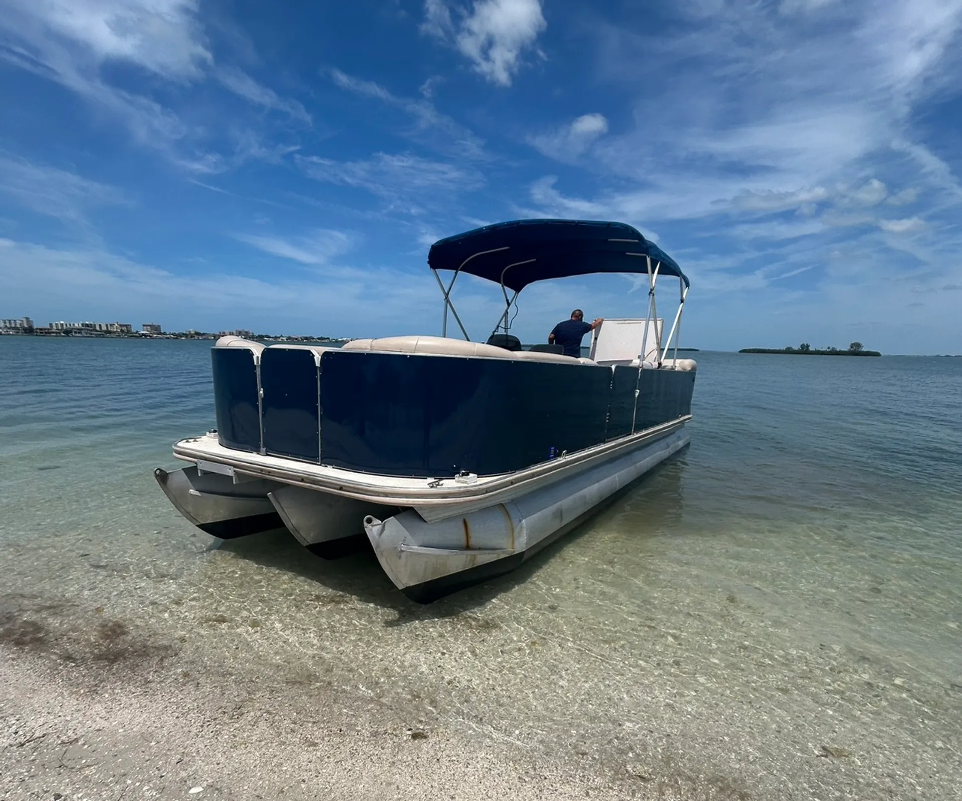 SUN TRACKER BY TRACKER MARINE PARTY BARGE 24  in Clearwater, FL