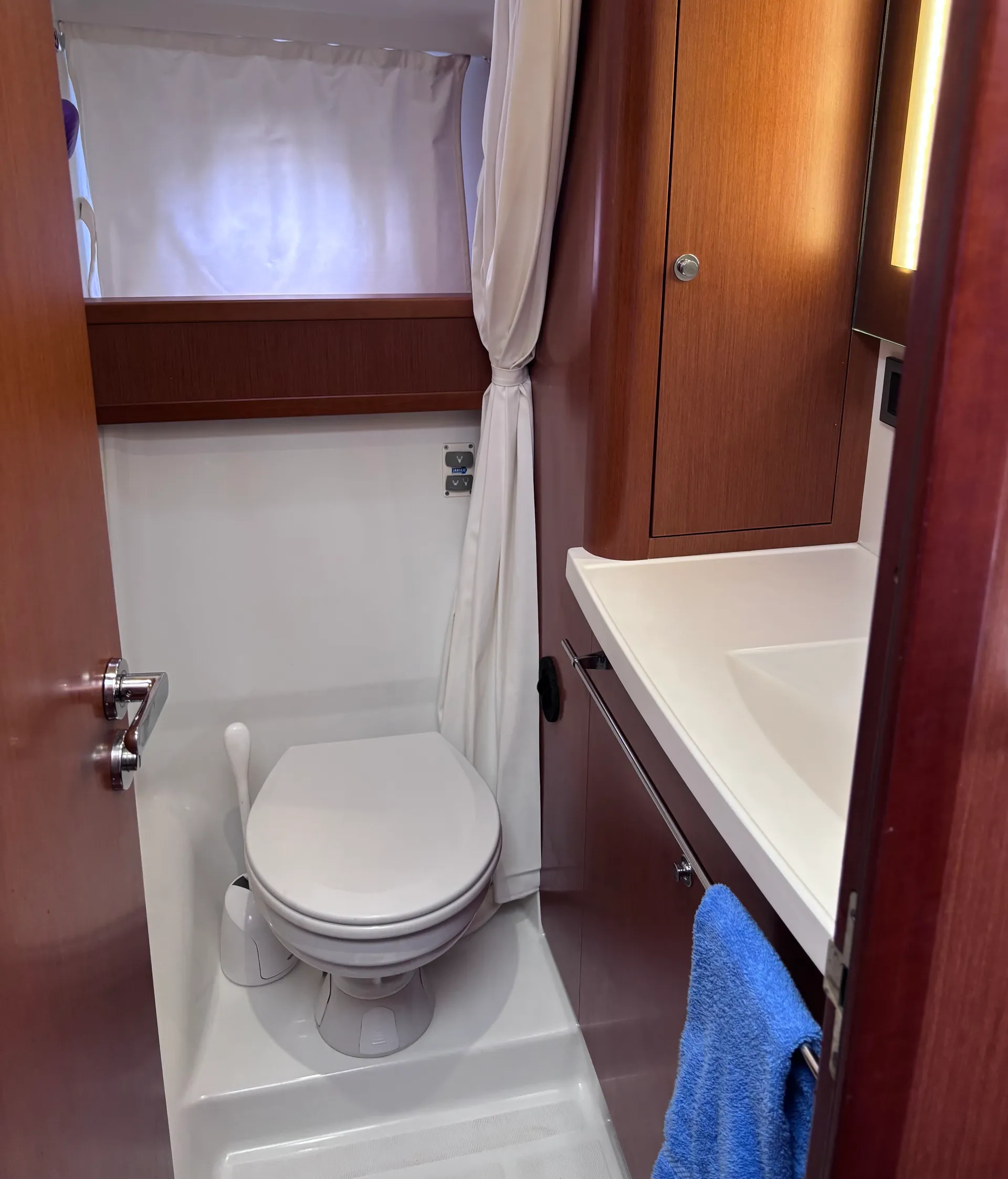 SEAS the DAY aboard a comfortable spacious Beneteau Swift 44 Yacht