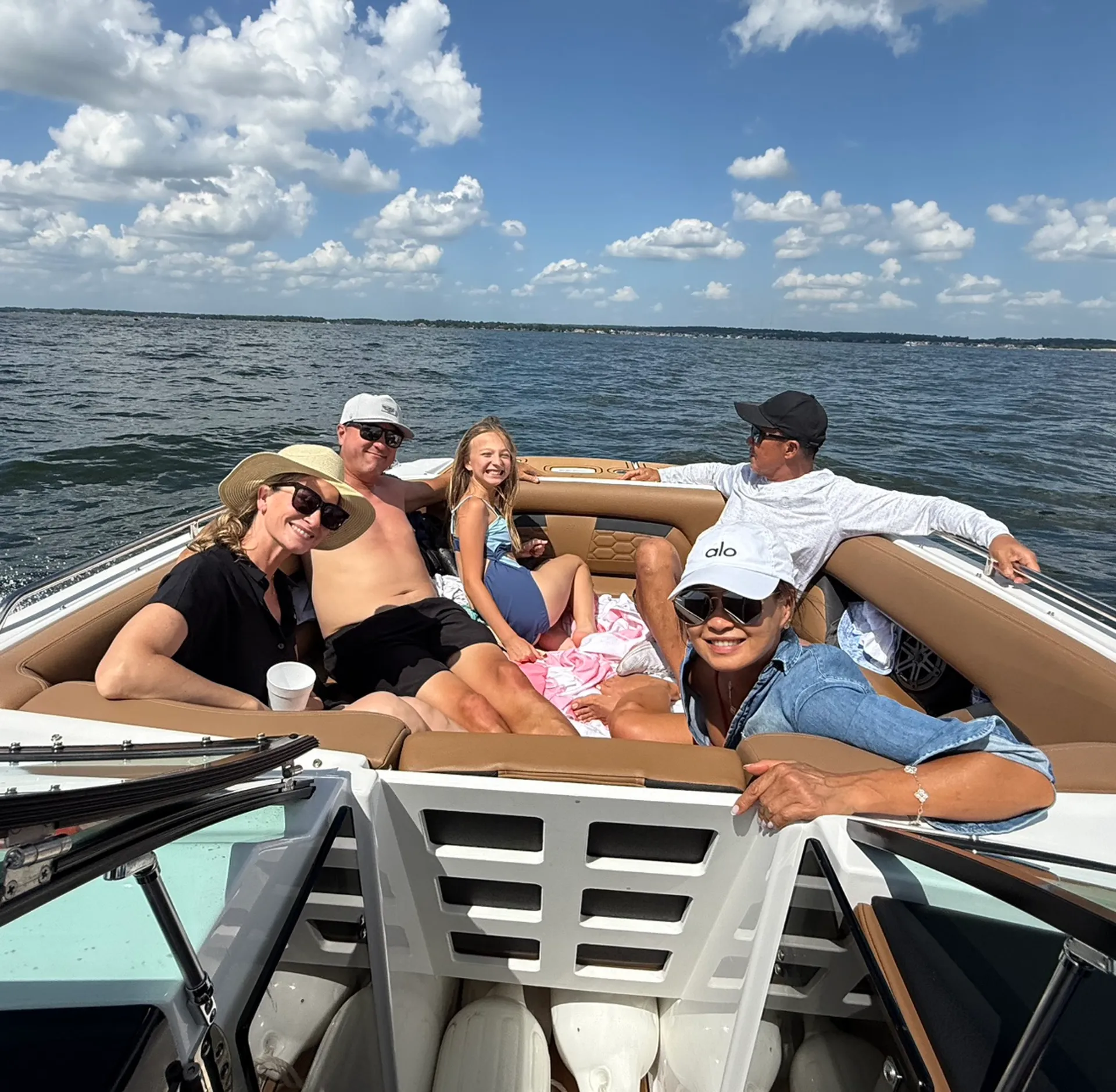Brand New 2025 Four Winns HD8 with captain and host included 